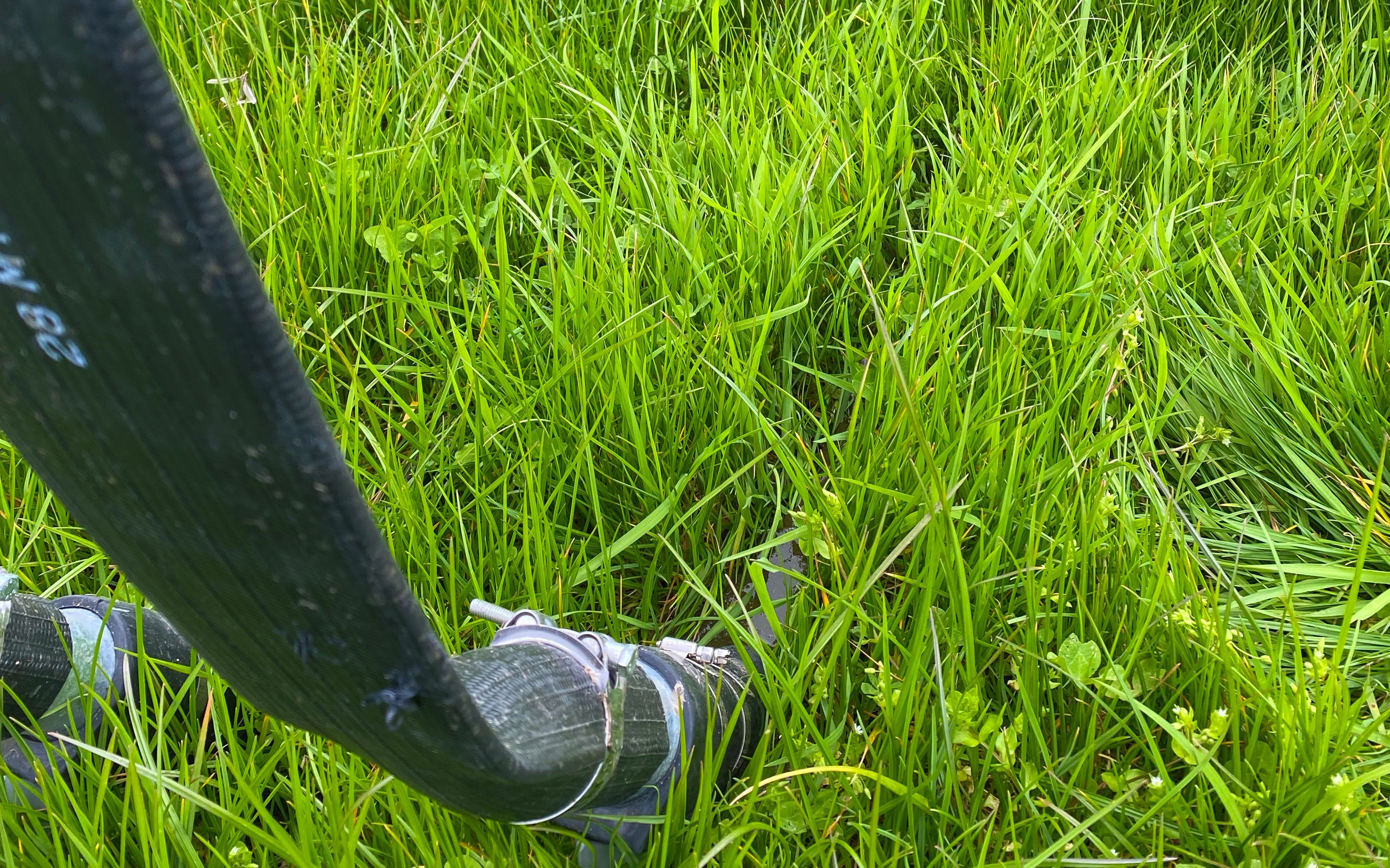 Although the hose appears to be flat the slurry still flows and Mastek claims that they do not block