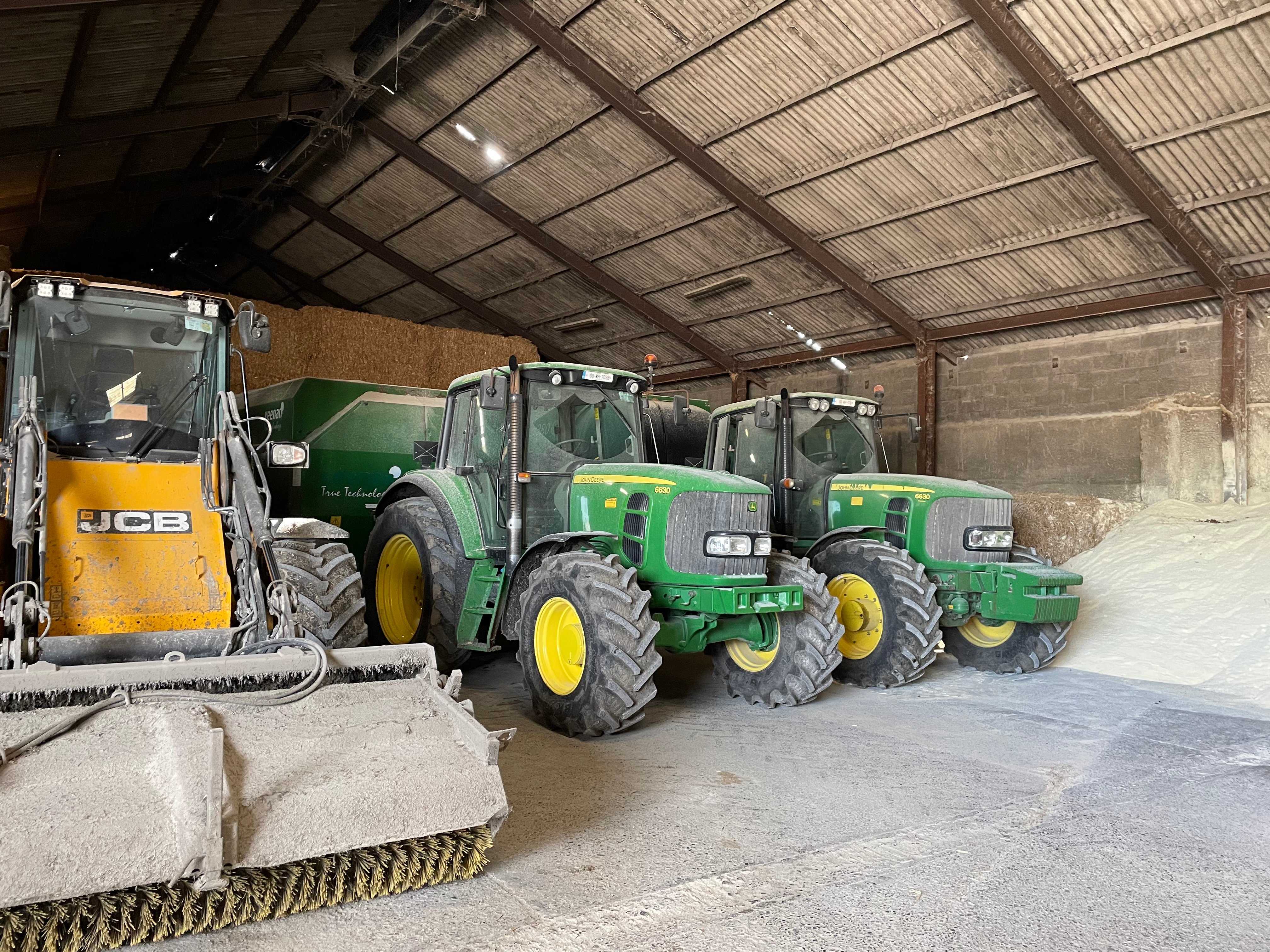 Machinery for feeding the cattle
