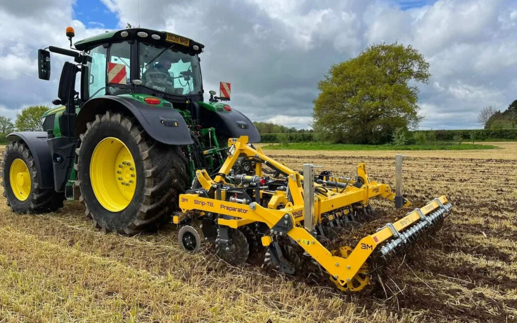 Preparing three rows for maize leaving half the soil undisturbed reduces fuel use