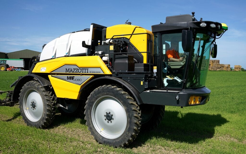 The Mazzotti sprayer has a variable track width and so can precisely follow in the path of any previous machine