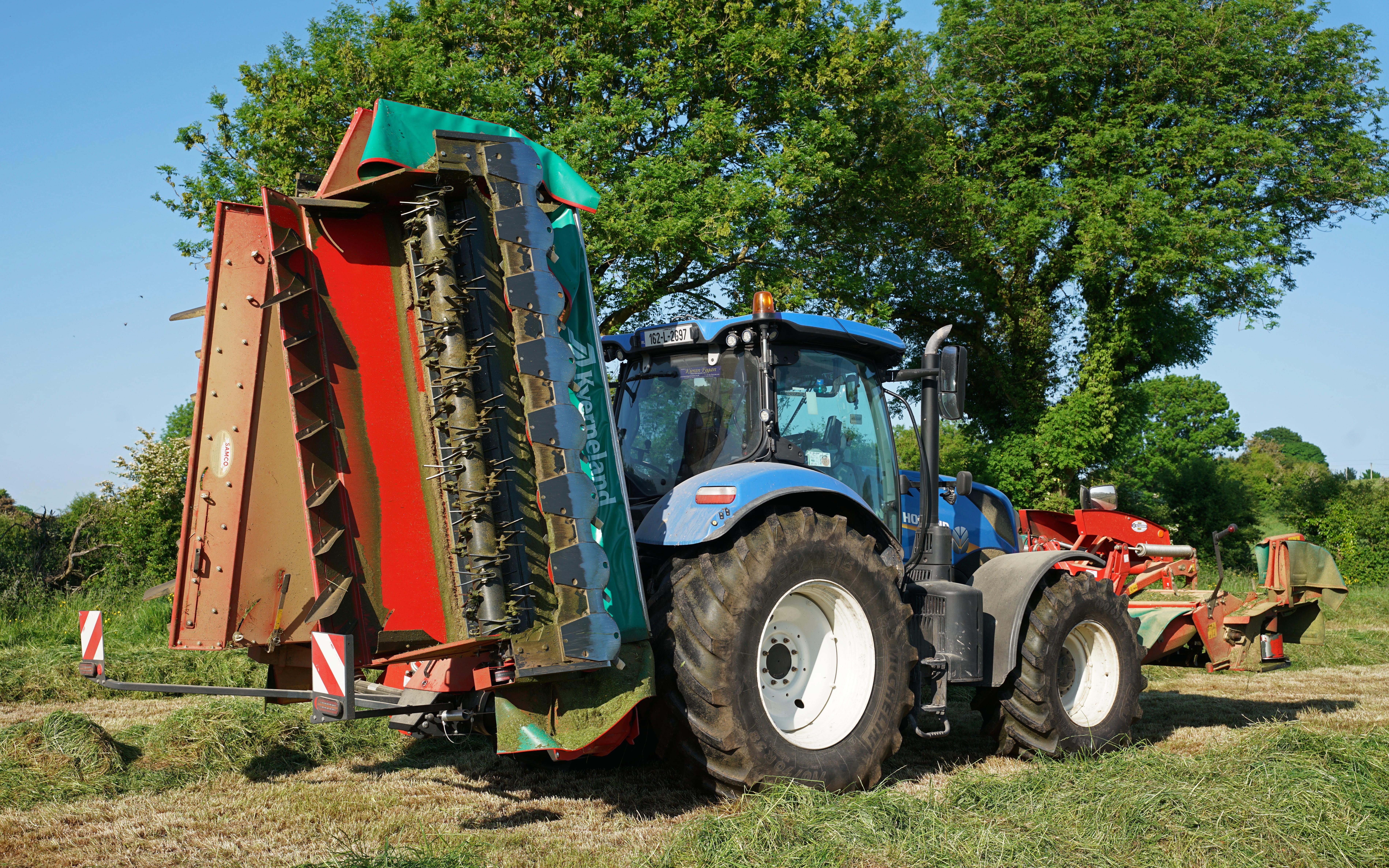 The 8.7m mowers fold well out of the way and are securely locked for transport