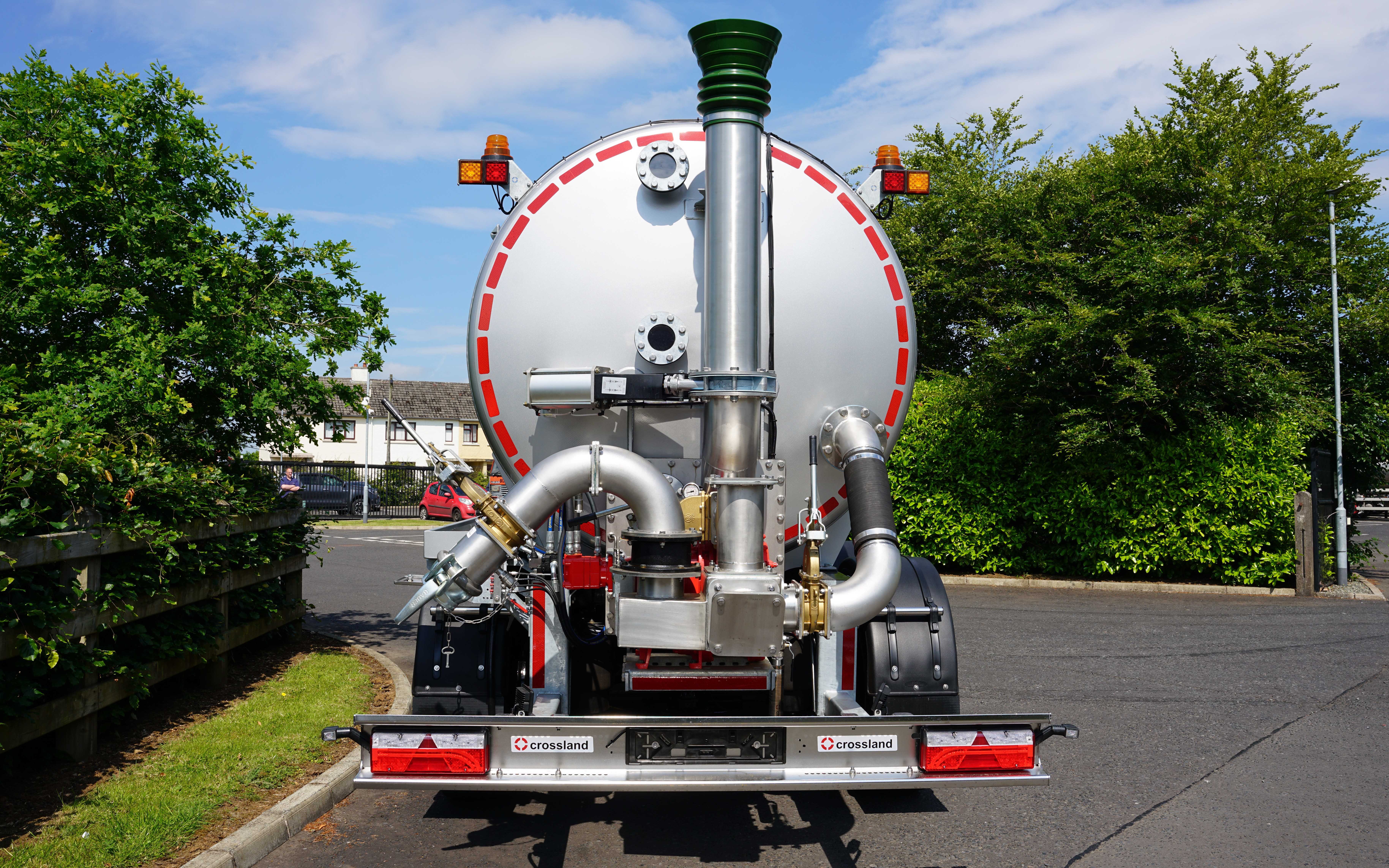 Built to full EU specifications as a road trailer, the new tanker will help reduce the cost of slurry handling