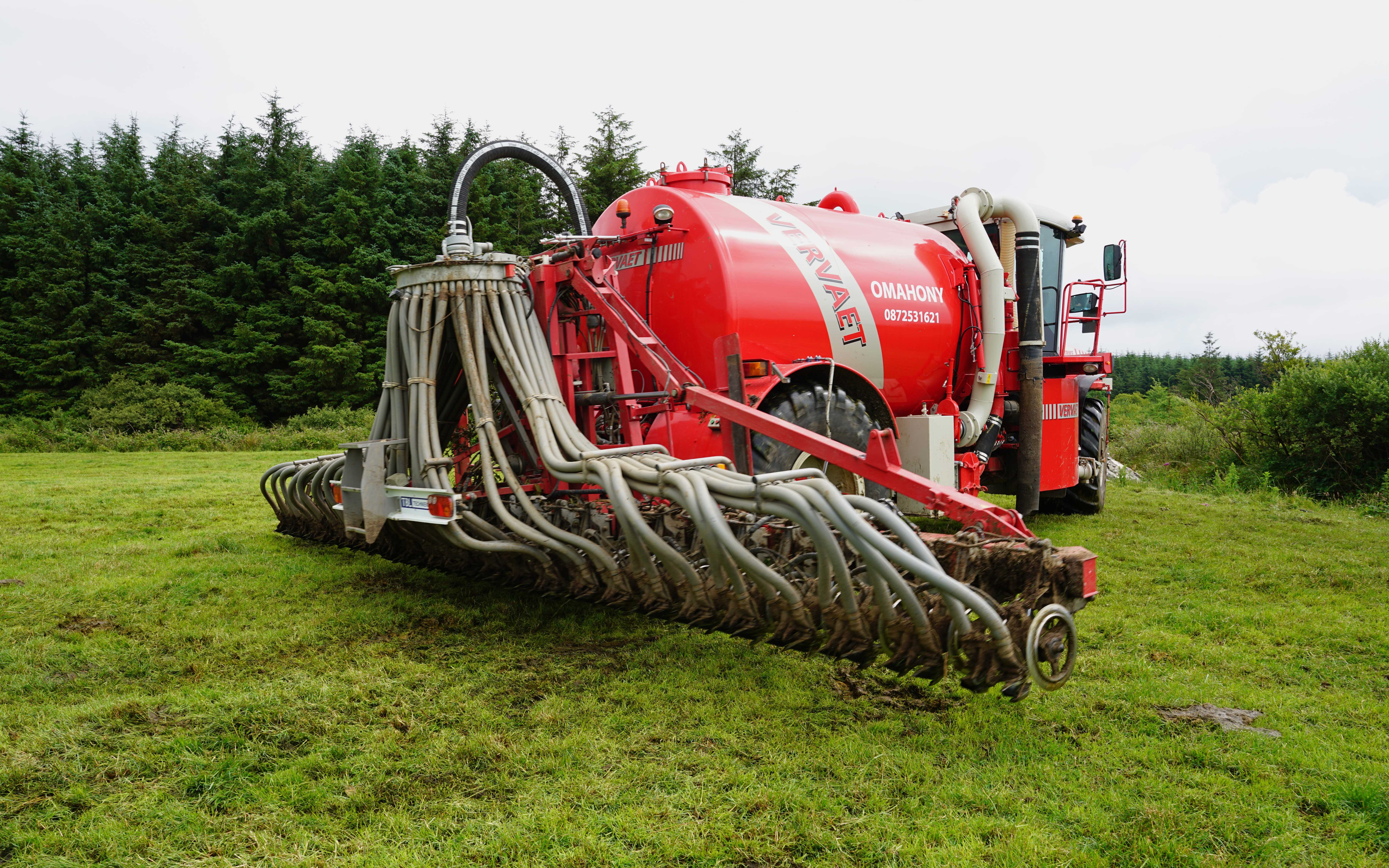 The trike and injector can cope with gentle curves but requires lifting out at the headlands