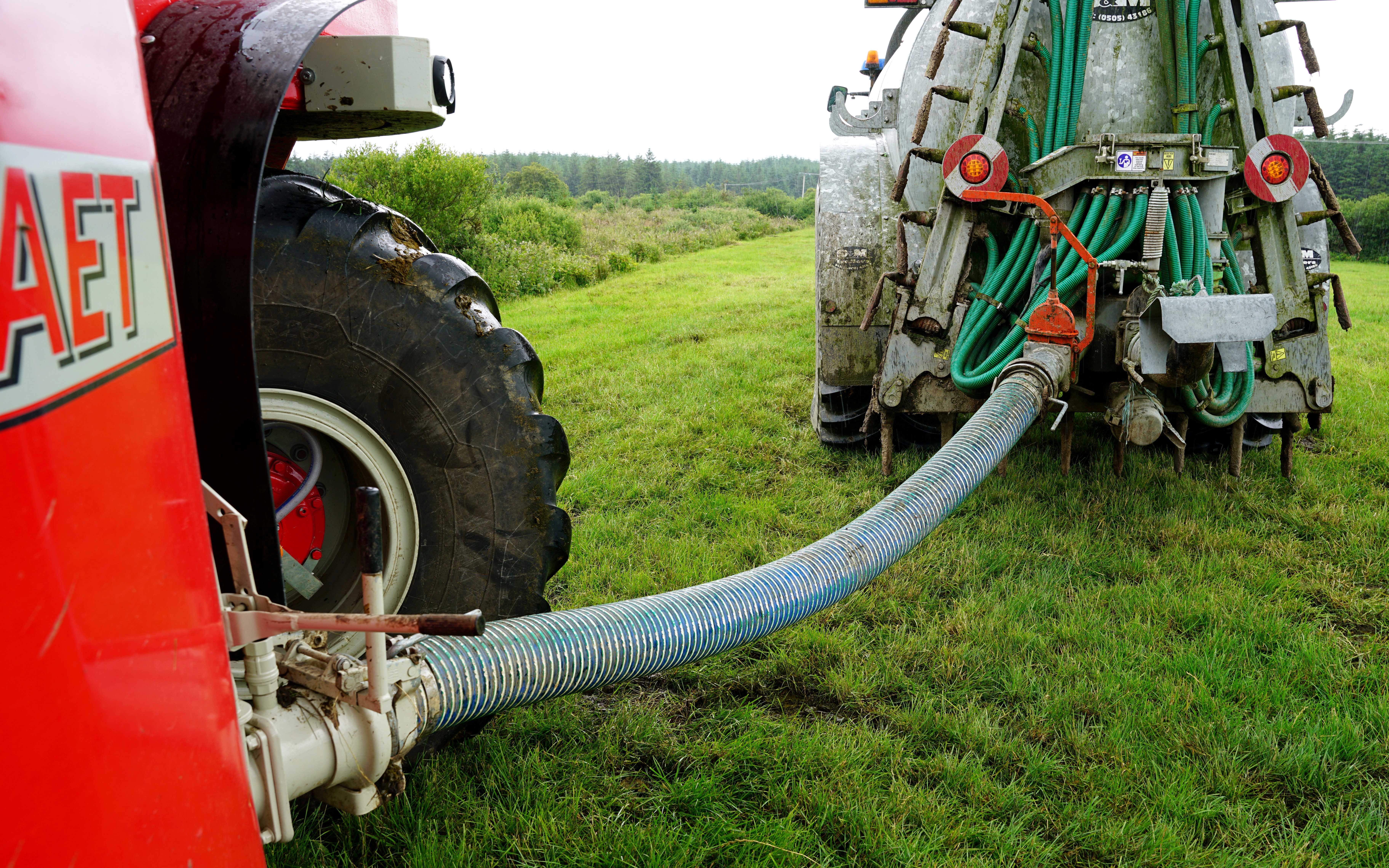 The Vervaet may be filled from a nurse tank by a forward facing inlet mounted by the front wheel
