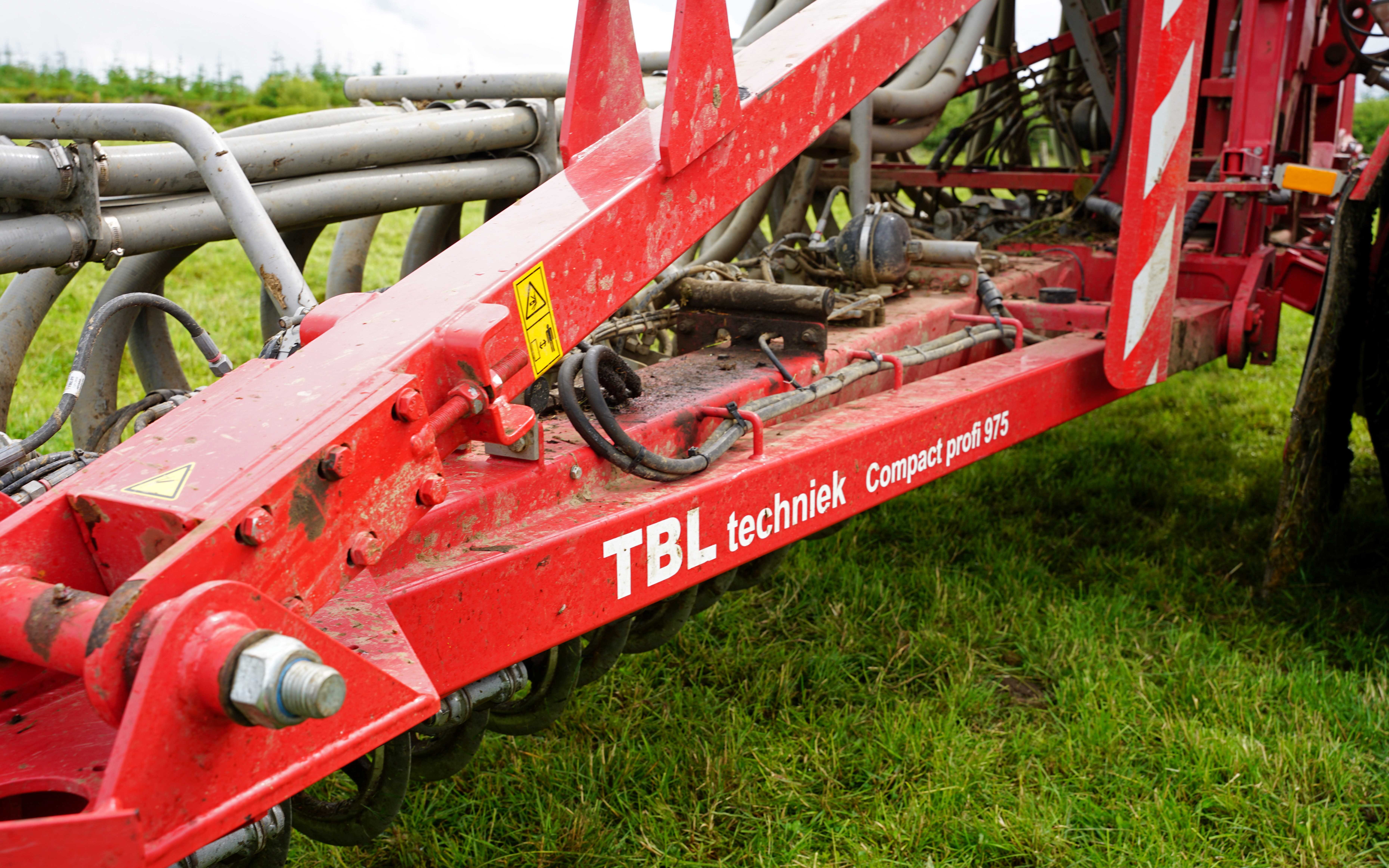 The TBL Injector boom is also from the Netherlands. They are available in various configurations, this model has single discs and twinned elements to  aid contour following