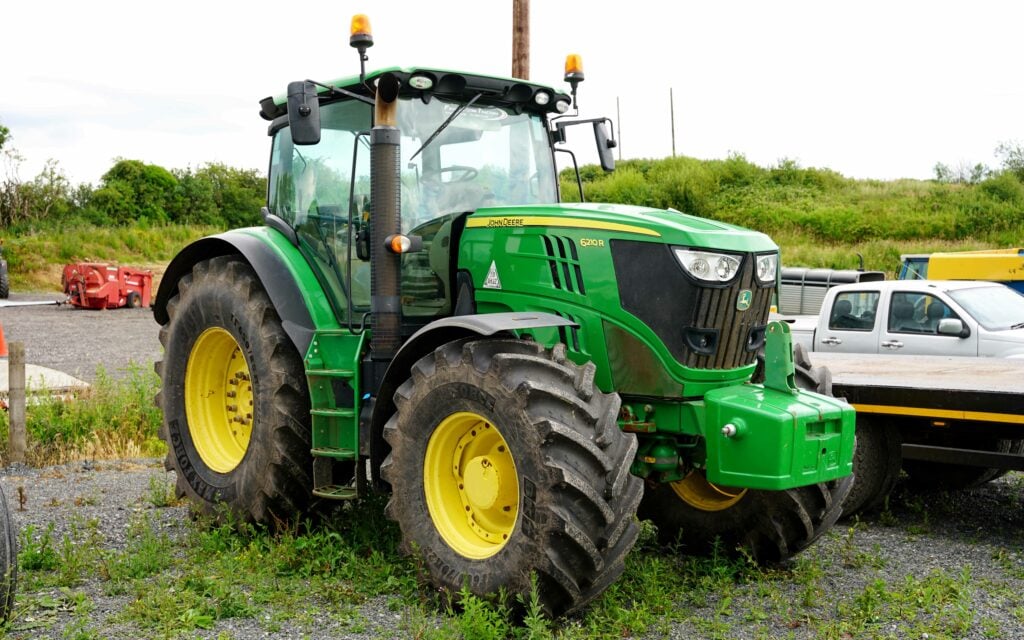 210hp and a fresh look makes this John Deere 210 stand out although the hours are a little high at 8,000