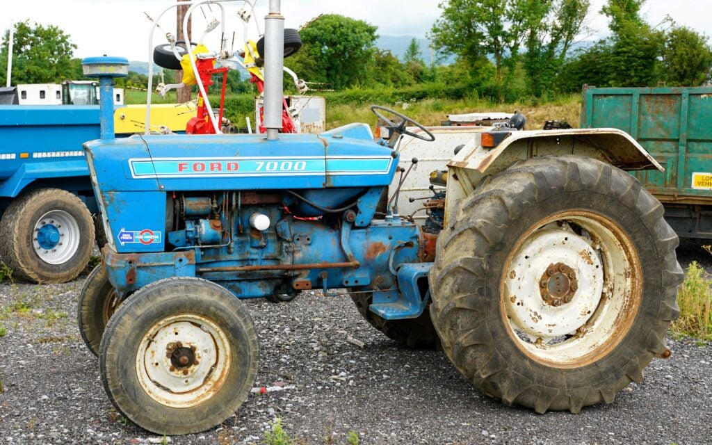 Continuing with the much loved theme is this Ford 7000. Although there are 5,285 hours showing, these are solid workhorses, still with plenty of back-up, so no fears about keeping it running