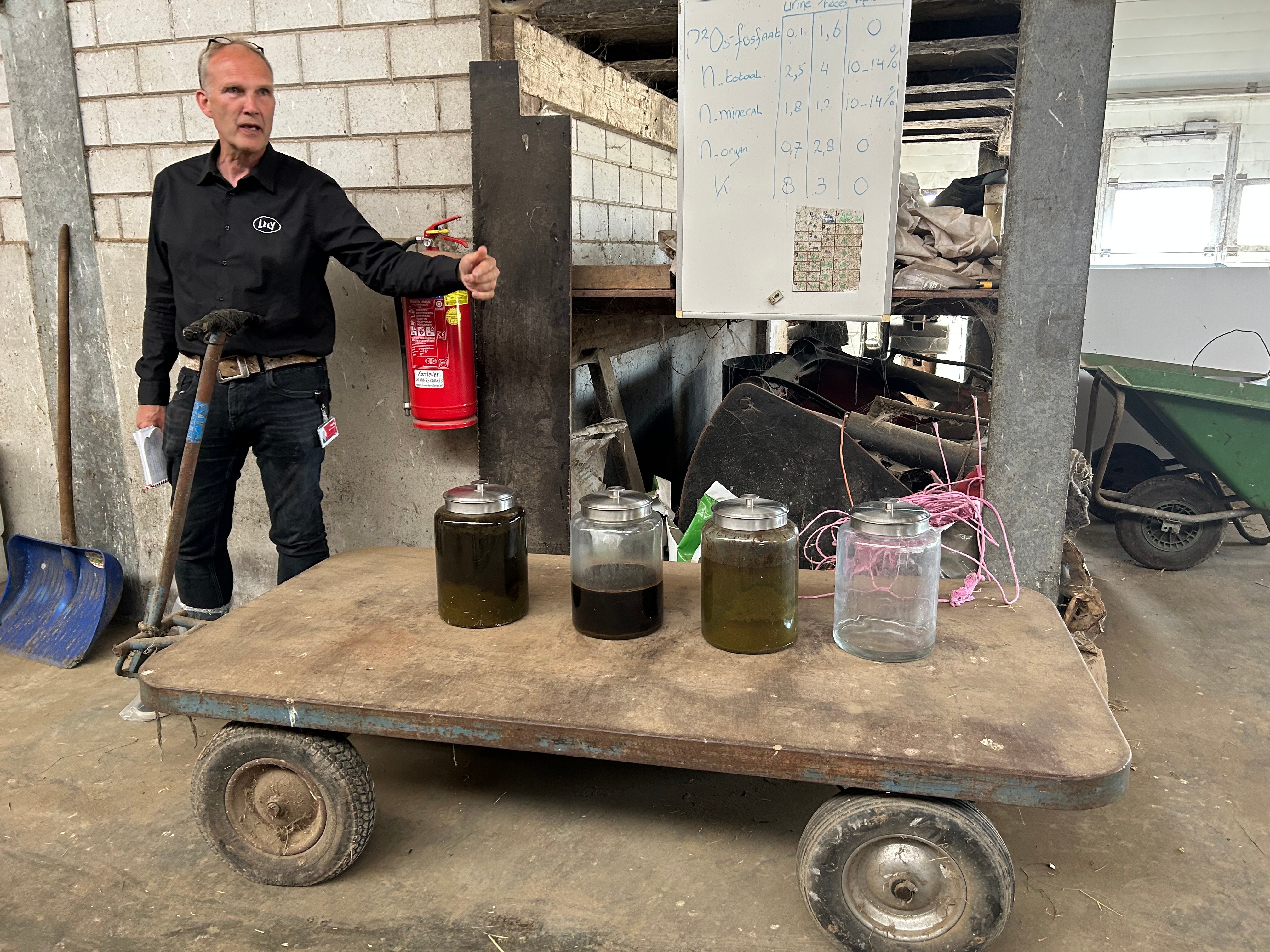 Henk van Dongen, the head of manure with Lely. The first jar contains slurry, the second contains manure from the Sphere, the third contains urine from the Sphere and the fourth is the liquid fertiliser