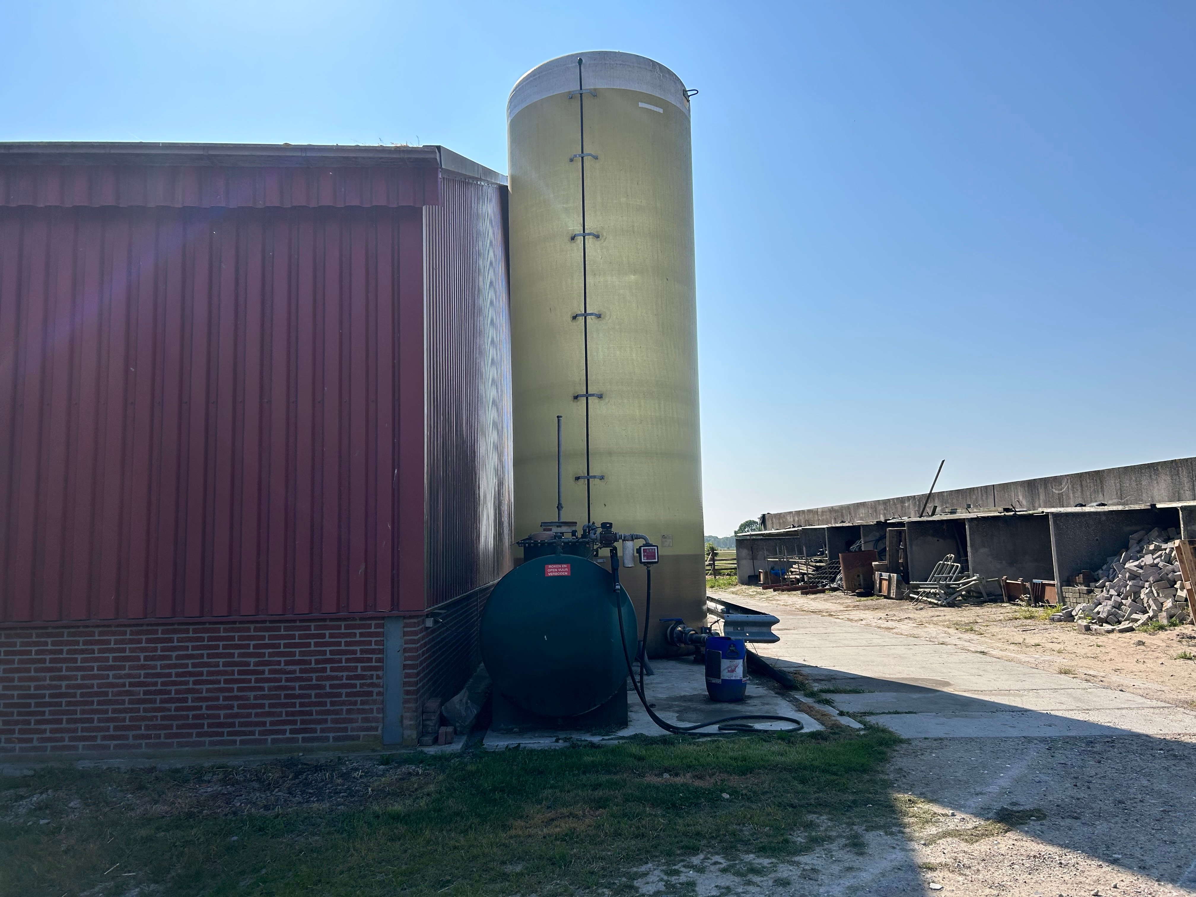 Liquid nitrogen fertiliser storage