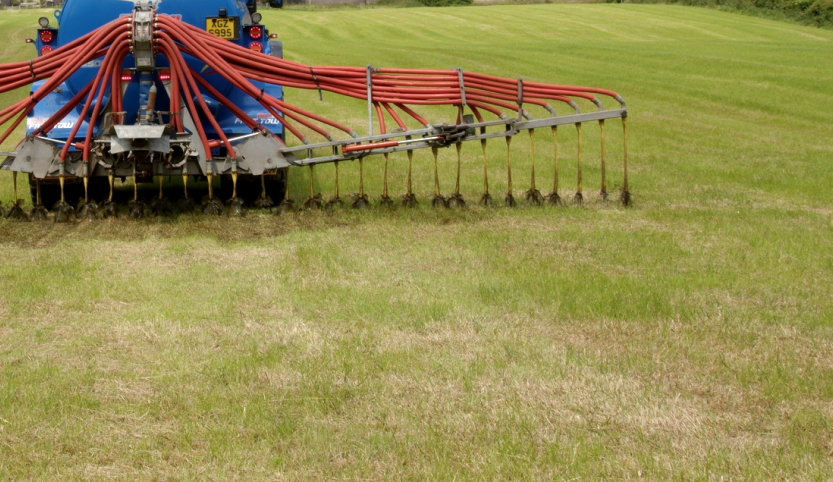 The Splash It device in action. Note the slurry being dispersed in a wide-angle format at the point of application