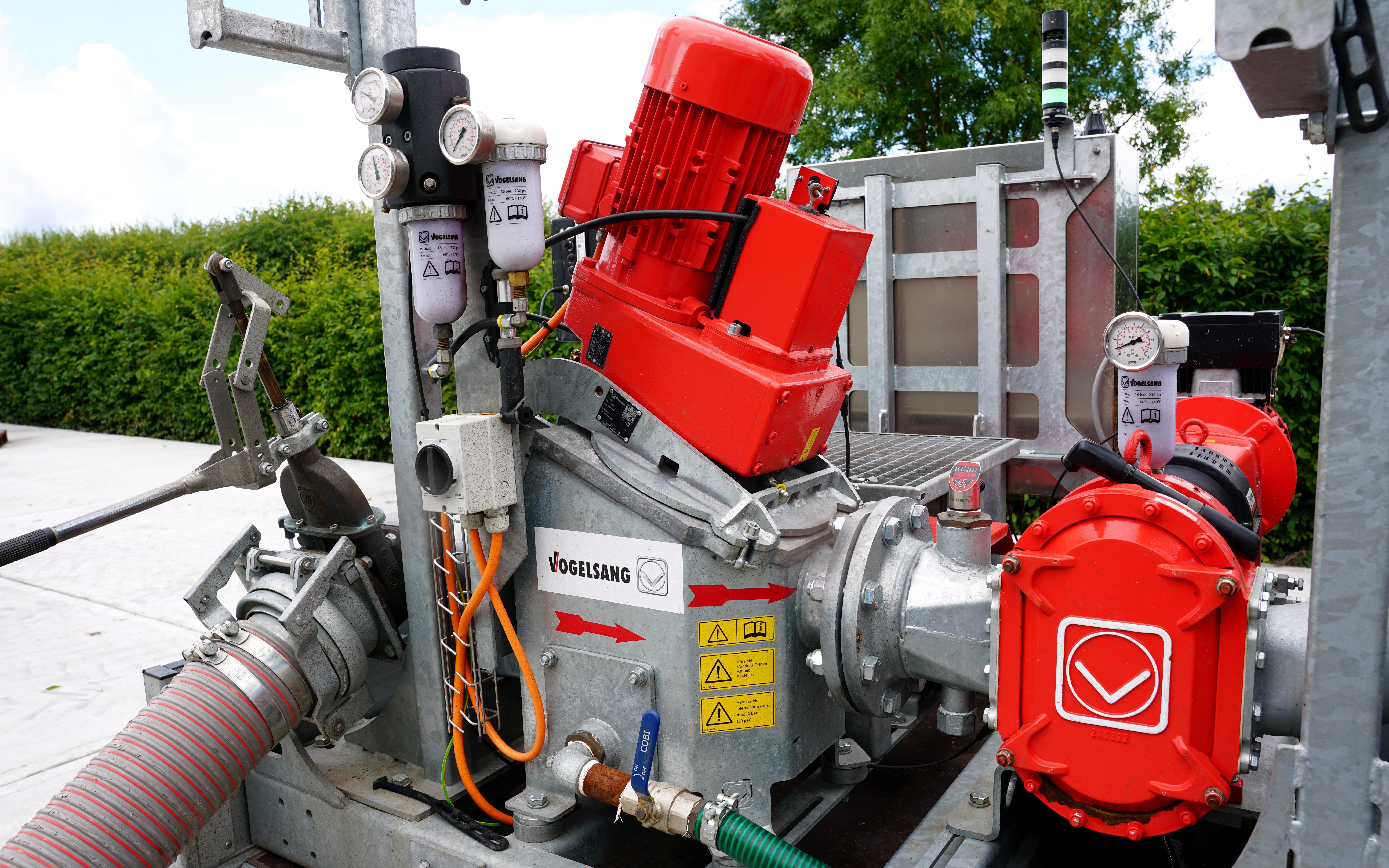 The pump on the right draws the slurry through the combined macerator and stone trap on the left, before sending it to the delivery pump