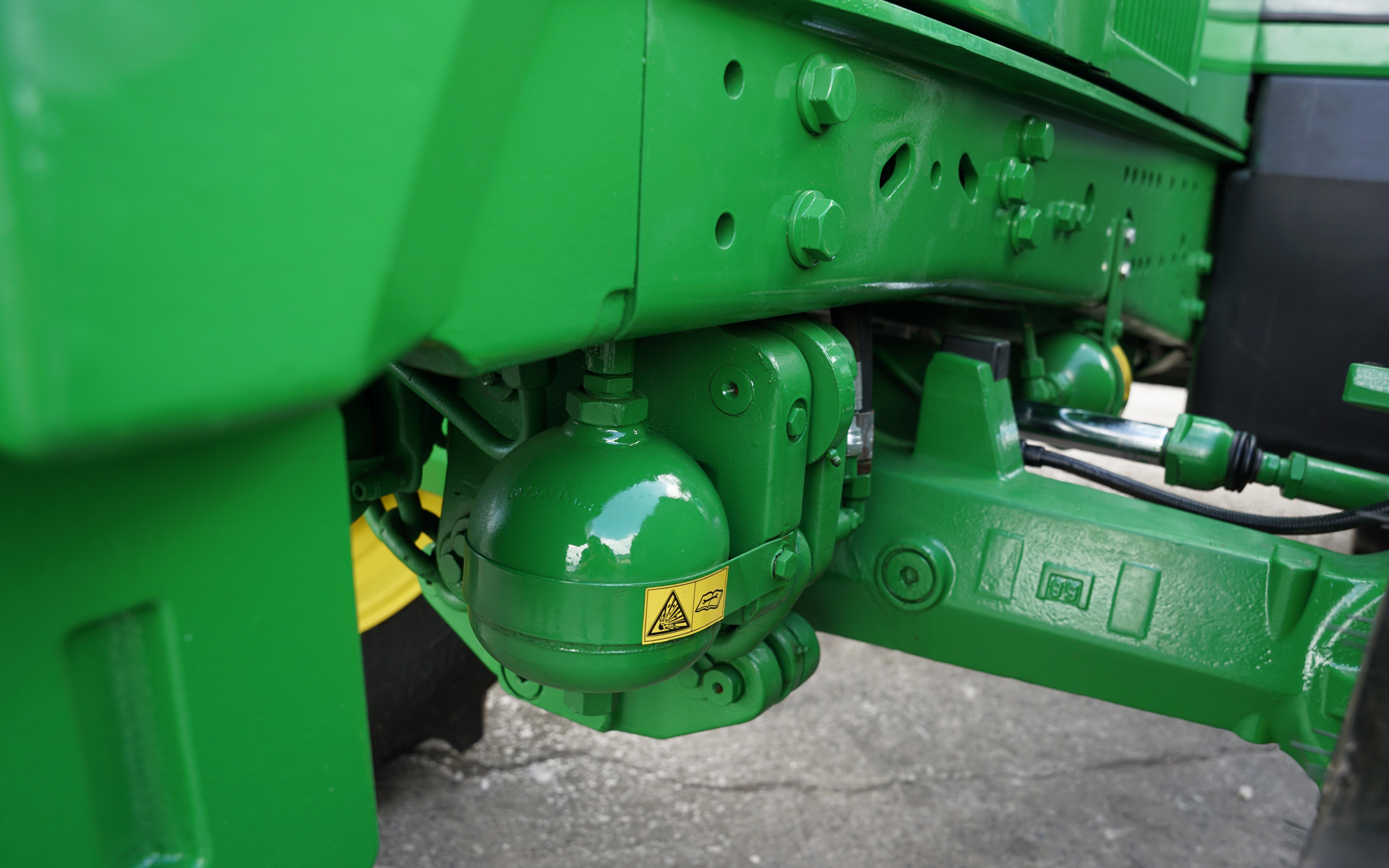 Front axle suspension and shaped chassis rails indicate the direction of John Deere's development of its machines in the 1990s