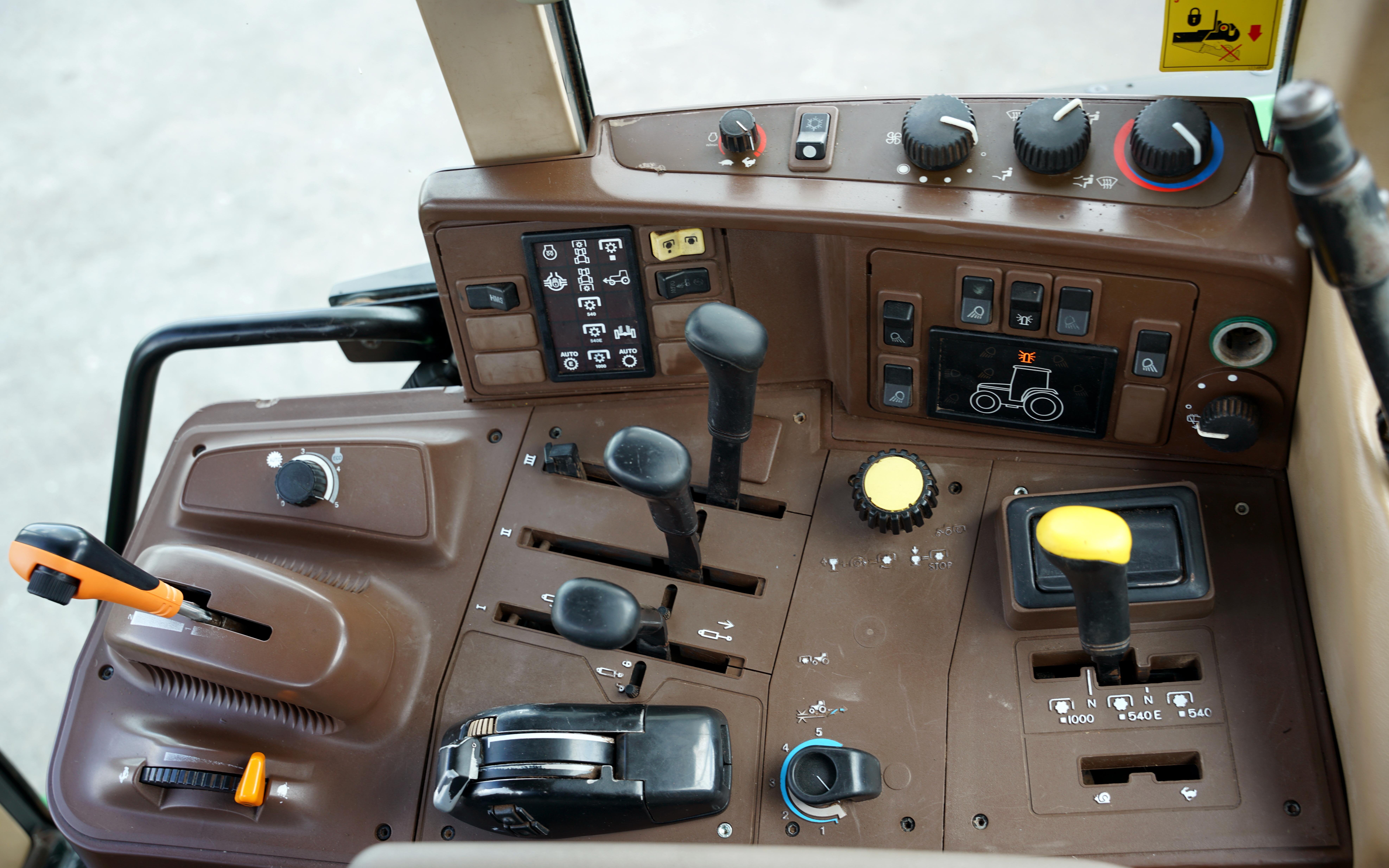 Lack of gear levers marks this machine out as an early beneficiary of a CVT