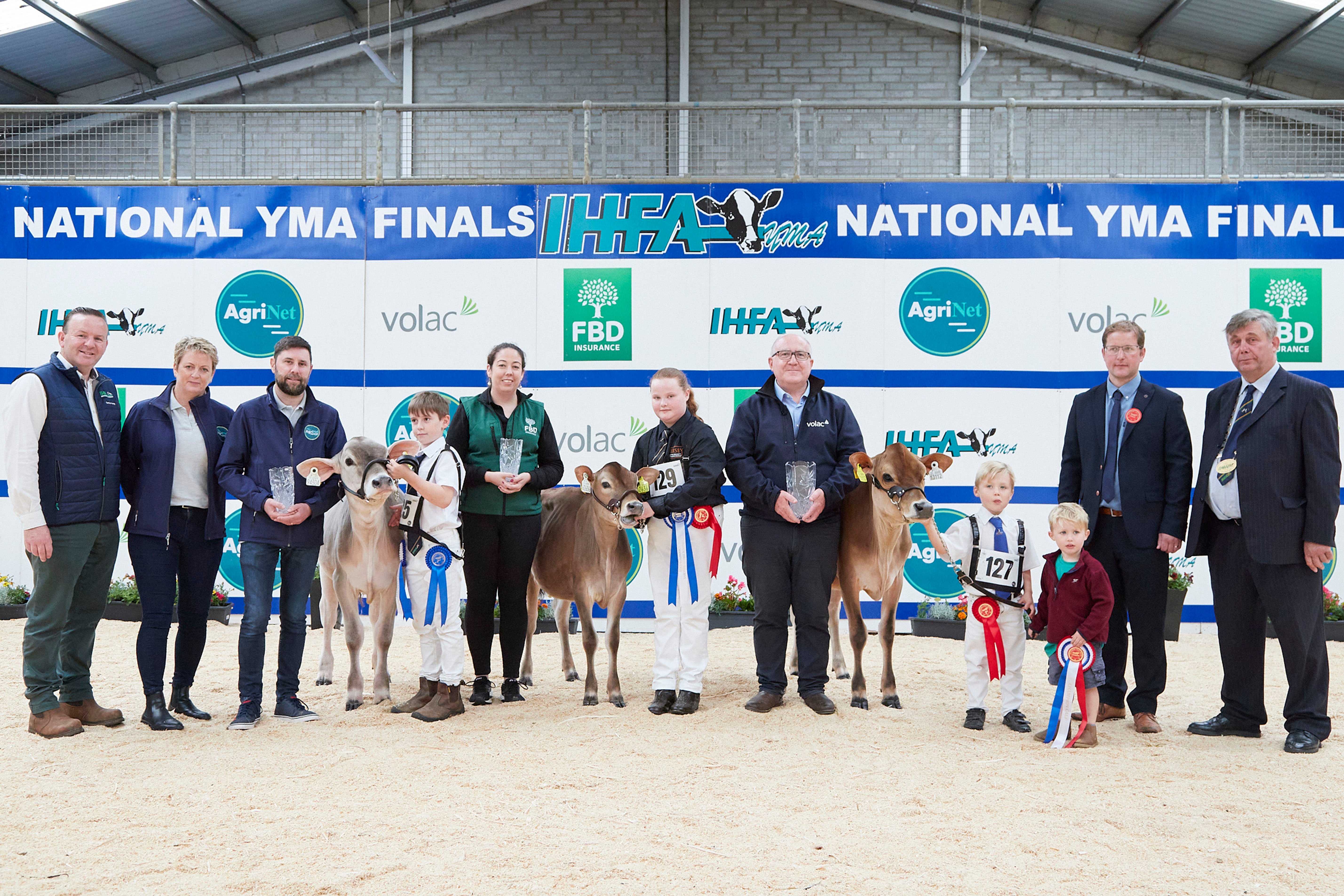 Coloured Breed Championship lineup, Laurence Feeney, IHFA CE, Cabrini Barry and Gavin Murray, AgriNet, sponsors, coloured breed honourable mention calf Rathrone Ifeeling Elli – Gerry Flynn, handler Billy Lloyd, Mary Dunphy, FBD, sponsor, coloured breed reserve champion calf Rathard Choco Dream D Chalain - Peter and Paula Hynes handler Georgina Hynes, Liam Gannon, Volac, sponsor, coloured breed champion calf Jones Ferdinand Cupid – Gary and Izzy Jones, handlers Ted and Rory Jones with Judge Colin Laird and Richard Hamilton, IHFA President. Image: Maria Kelly