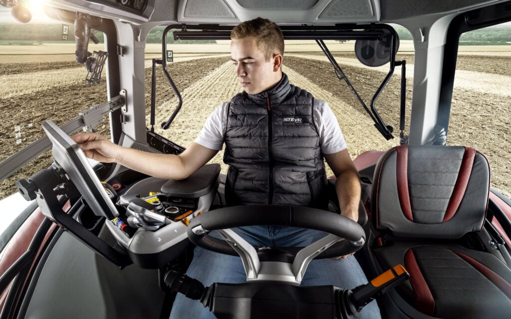 The new multi-controller armrest features configurable controls and hydraulic valves along with a new 12" Infomat 1200 tablet-style touchscreen