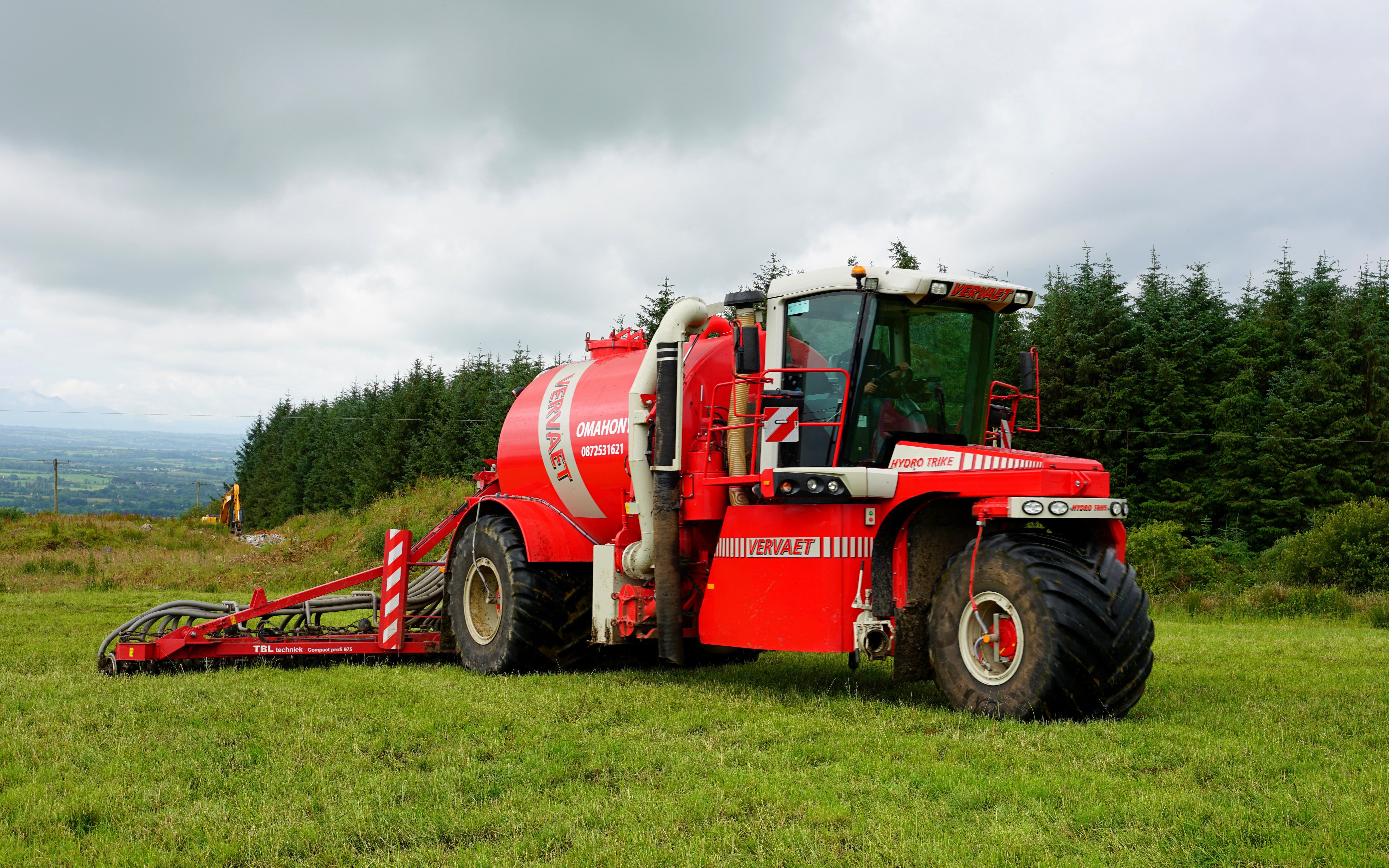 A factory refurbished Vervaet spreader operating in Co Kerry.