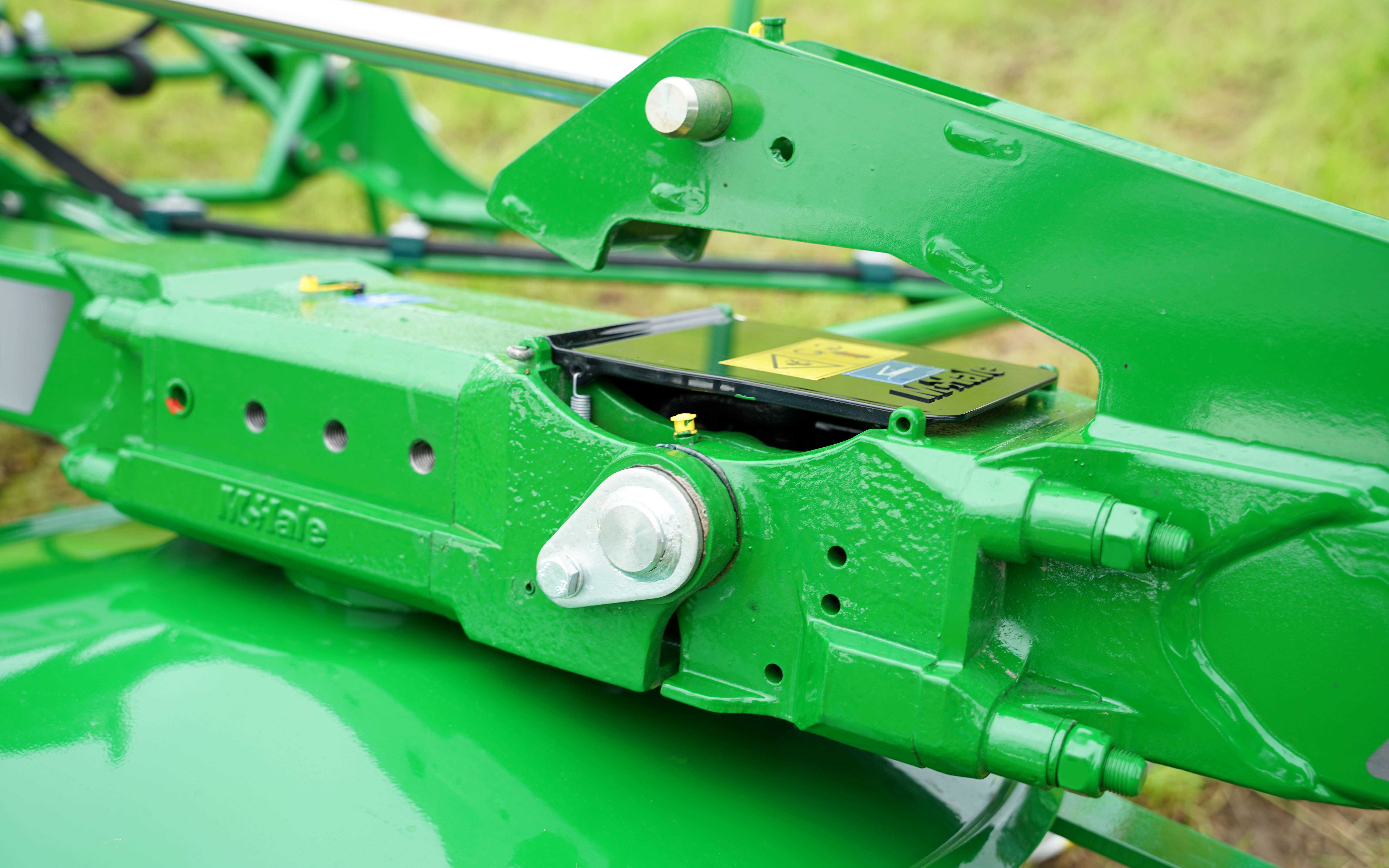 The hinged joints are of cast steel for extra strength