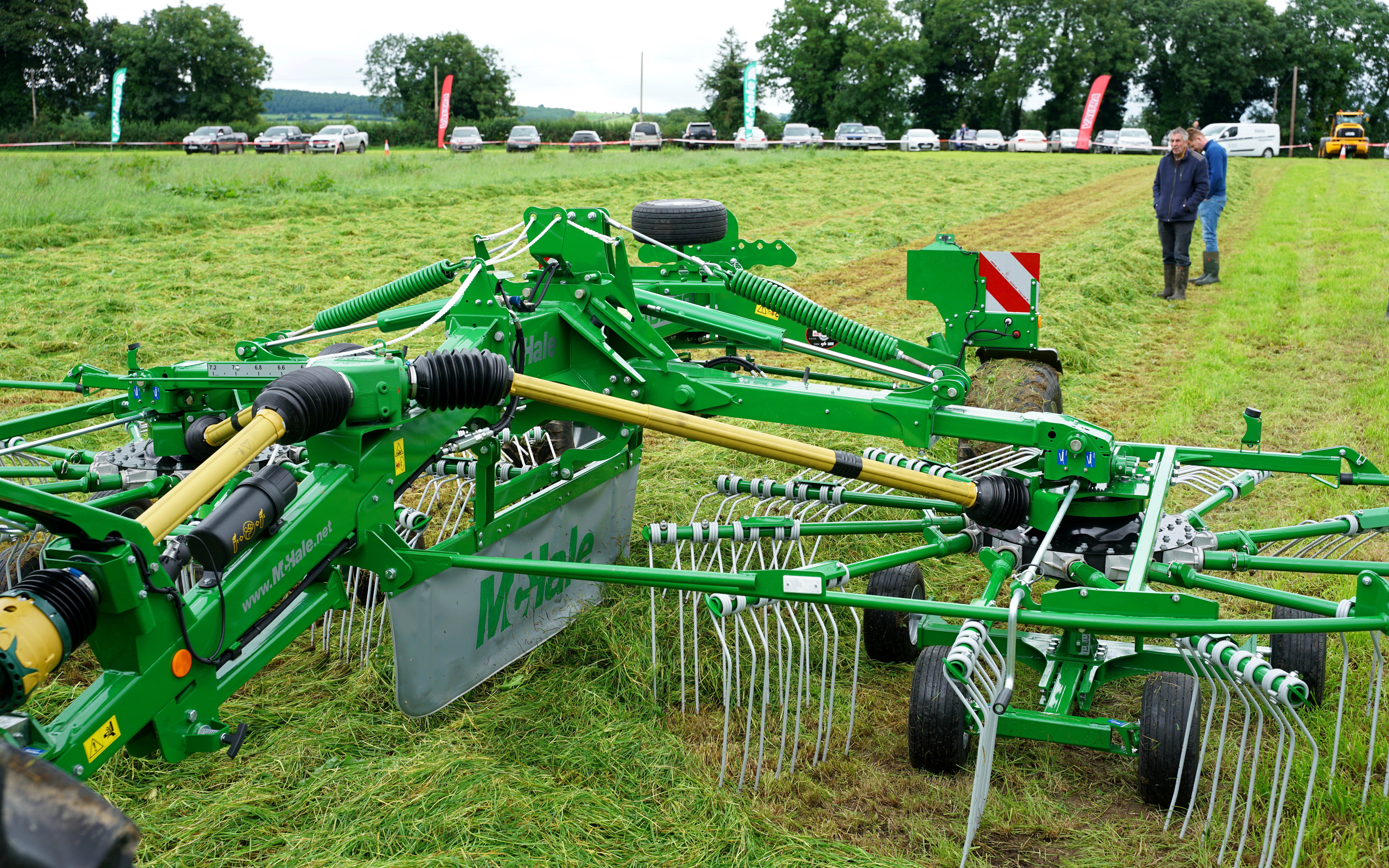 With a steering axle , pivoting headstock and a transport height of less than 4m, the McHale rakes are manoeuvrable and easily transported