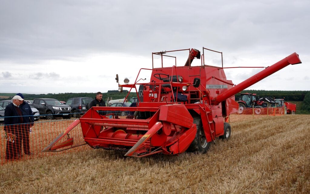 From 1986 this plot combine was built by Sampo Rosenlew of Finland and finioshed in Massey Ferguson colours