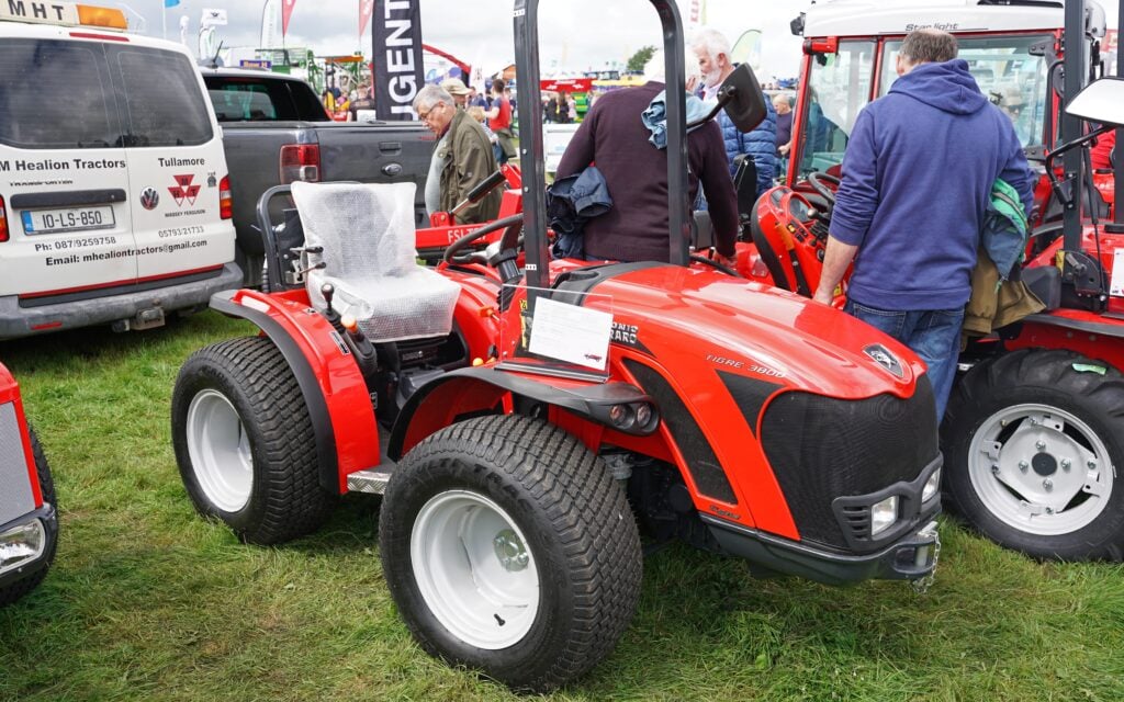 With drive to four equal-sized wheels, the Carraro Tigre 3800 promises excellent traction for its size