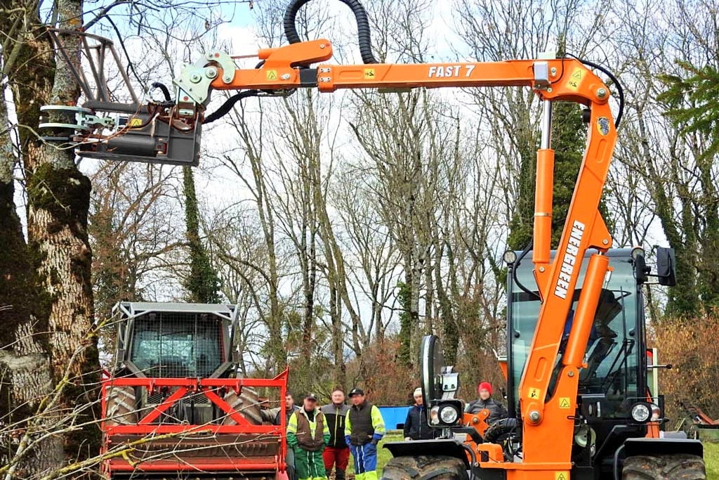 Tree pruning attachments can also be used on the self propelled hedge cutter