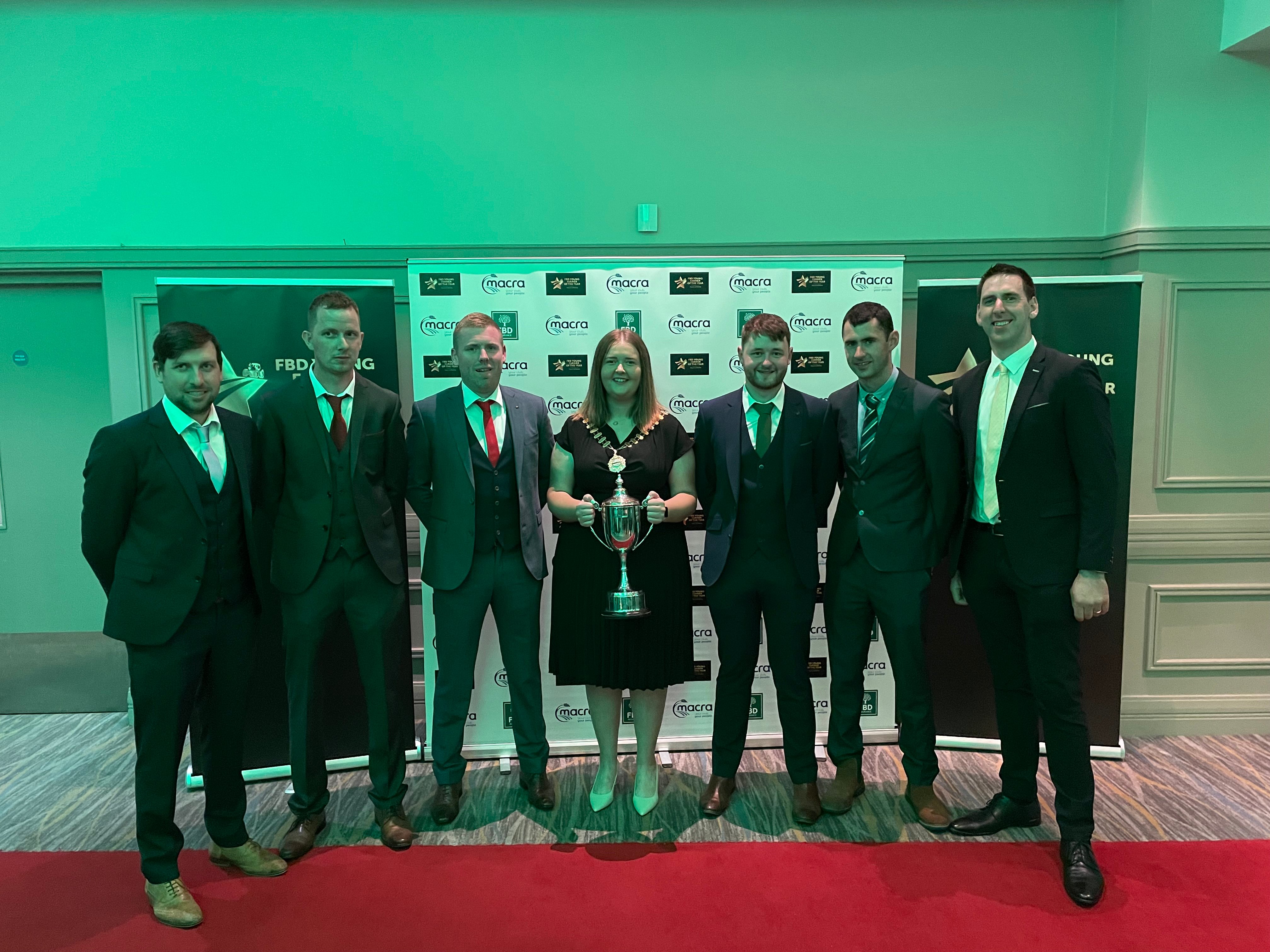 Macra national president Elaine Houlihan (centre) pictured with the 2023 FBD Young Farmer of the Year finalists