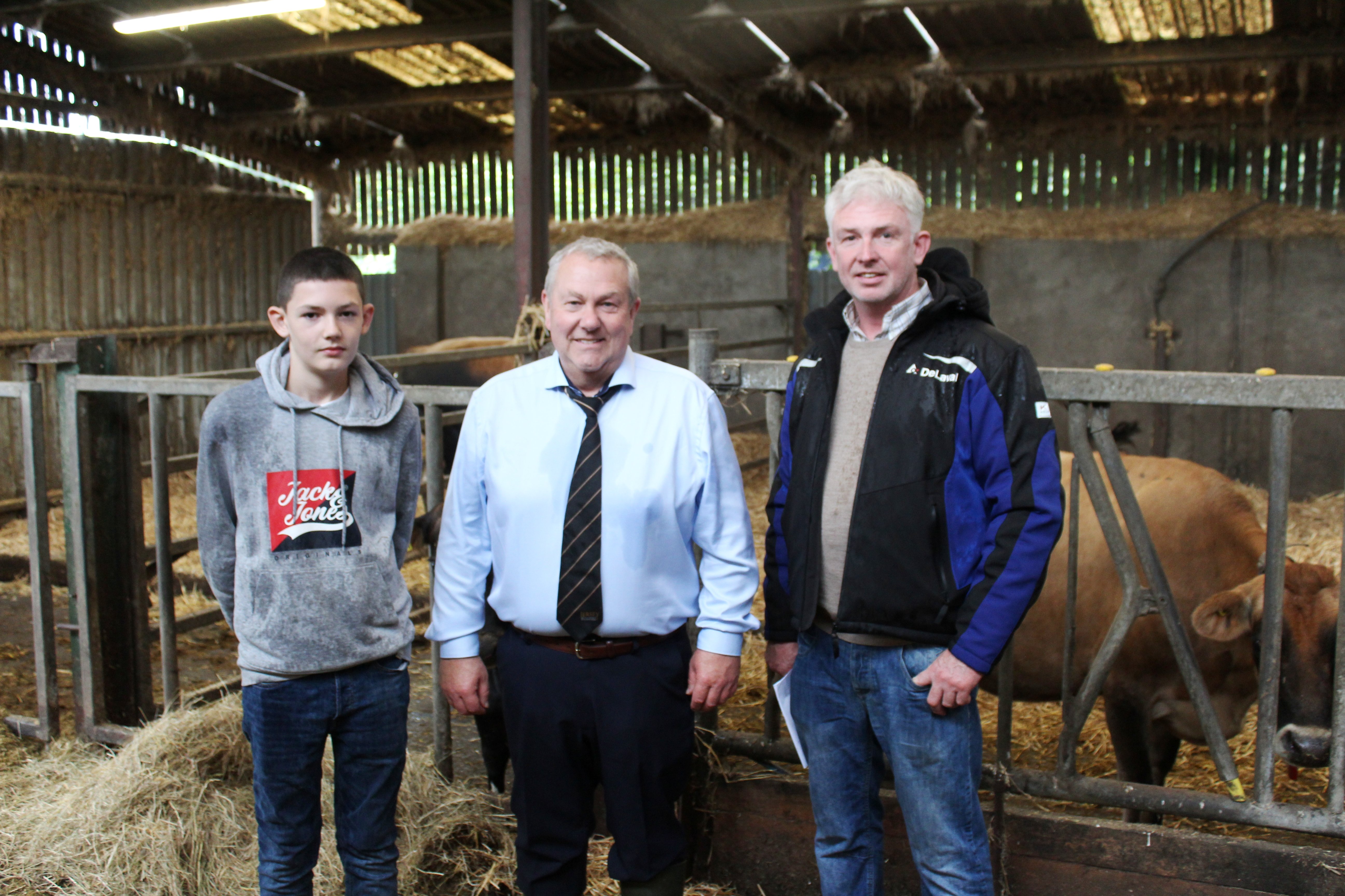 Mark Logan (centre) welcomes Jeremy and Joshua Scott, from Maguiresbridge in Co. Fermanagh to Ckandeboye Estate