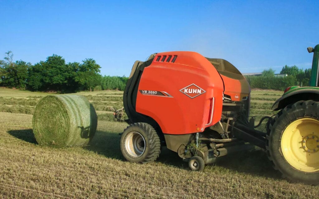 Built for heavy duty use the VB3260 is one of the latest balers from Kuhn