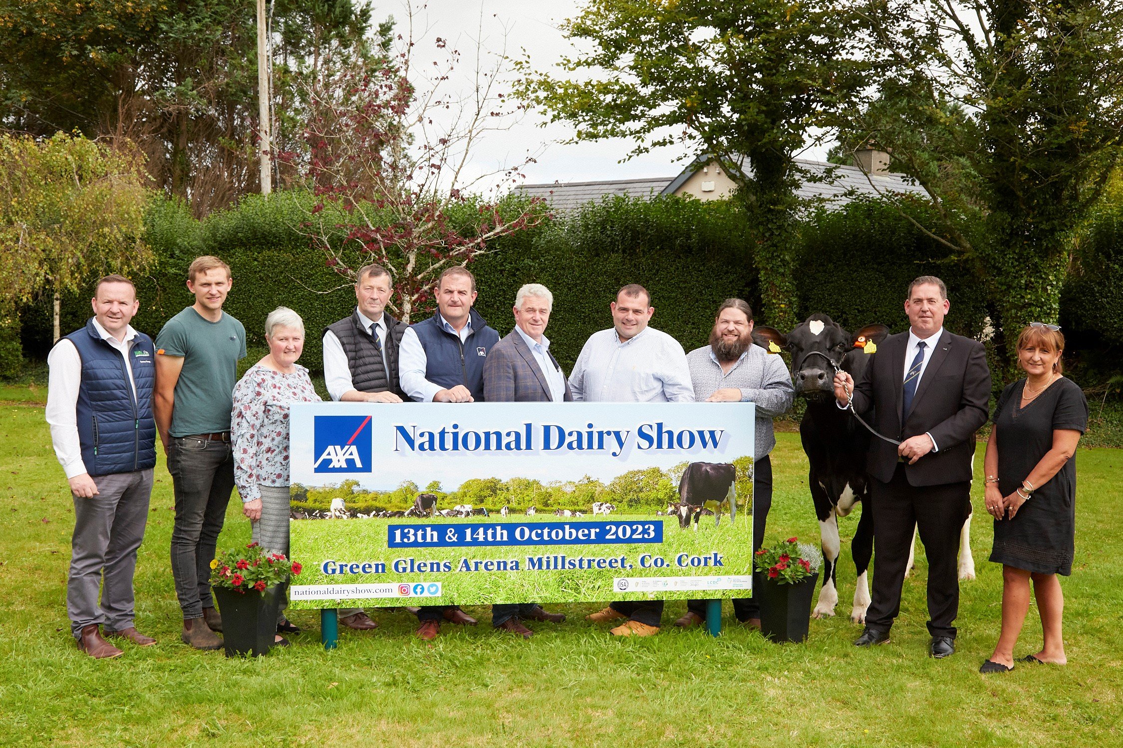 Pictured at the launch are: IHFA CEO Laurence Feeney; Jason Helen; Ursula Forrest CHFC president; Seamus Crowley, sponsor AXA Insurance, Tom McCarthy; Martin Kennedy CHFC chairperson; assistant show director Philip Whitley; Martin Buckley; show director Denis Kiely; and Mary O’Donovan; with Eedy Alexander Acclaim ET (EX 94), belonging to Robert, Sylvia and Jason Helen, Eedy Holsteins, Clonakilty, Co.Cork. Source: Maria Kelly