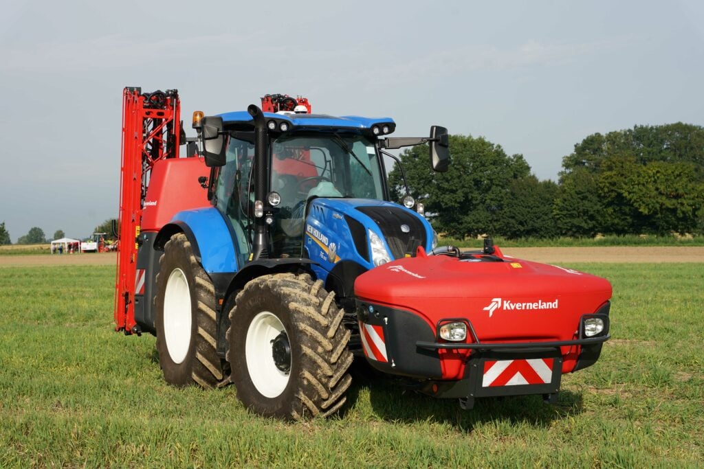 The TwinFill system is designed to automatically ensure even mixing of chemical in both tanks