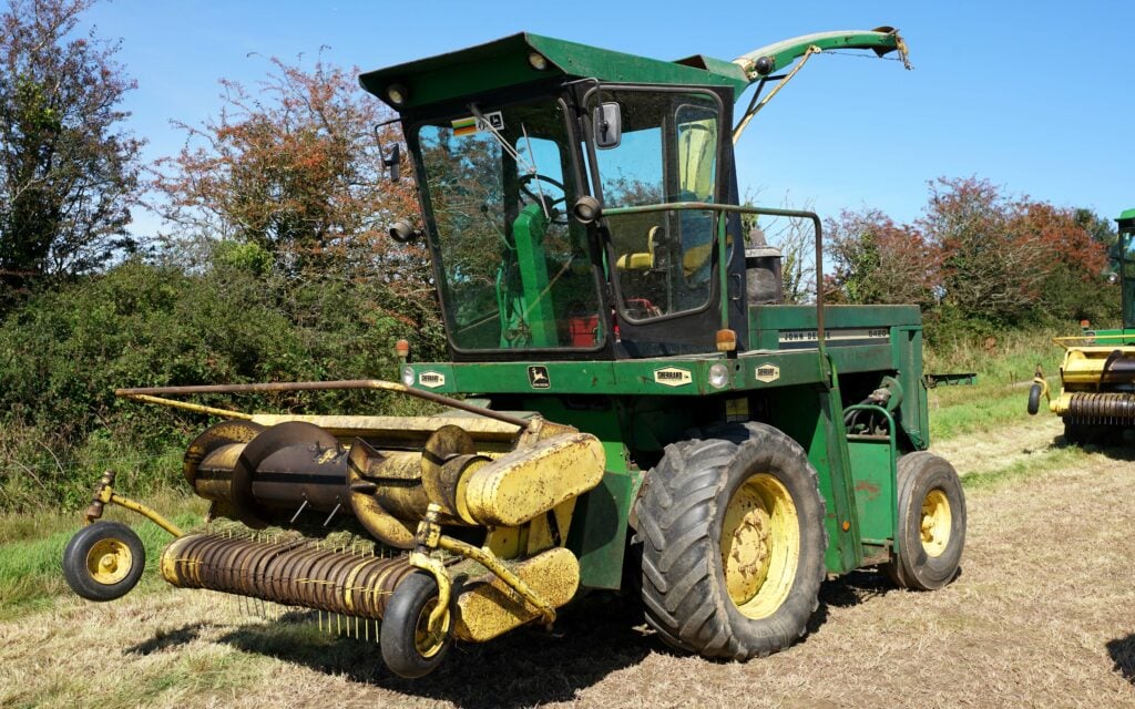 Attaching a big engine directly to the chopping mechanism on a self-propelled frame gave us the forage harvester we know today