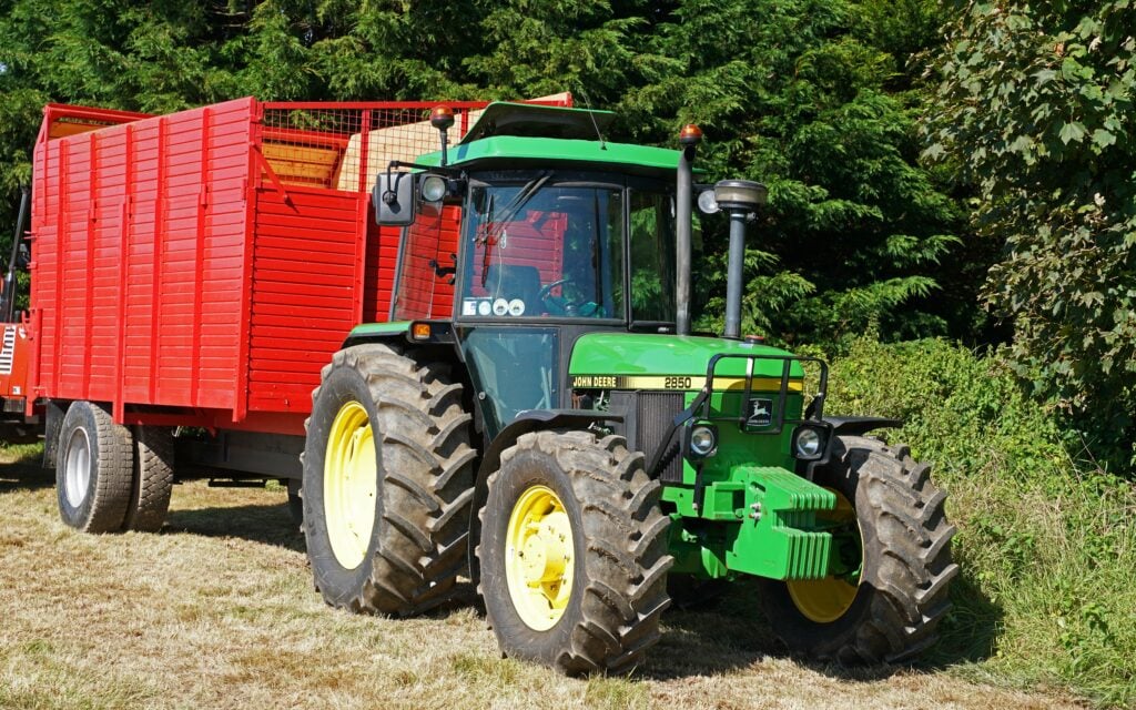 Typical of the fleet of well preserved and working classics is this John Deere 2850