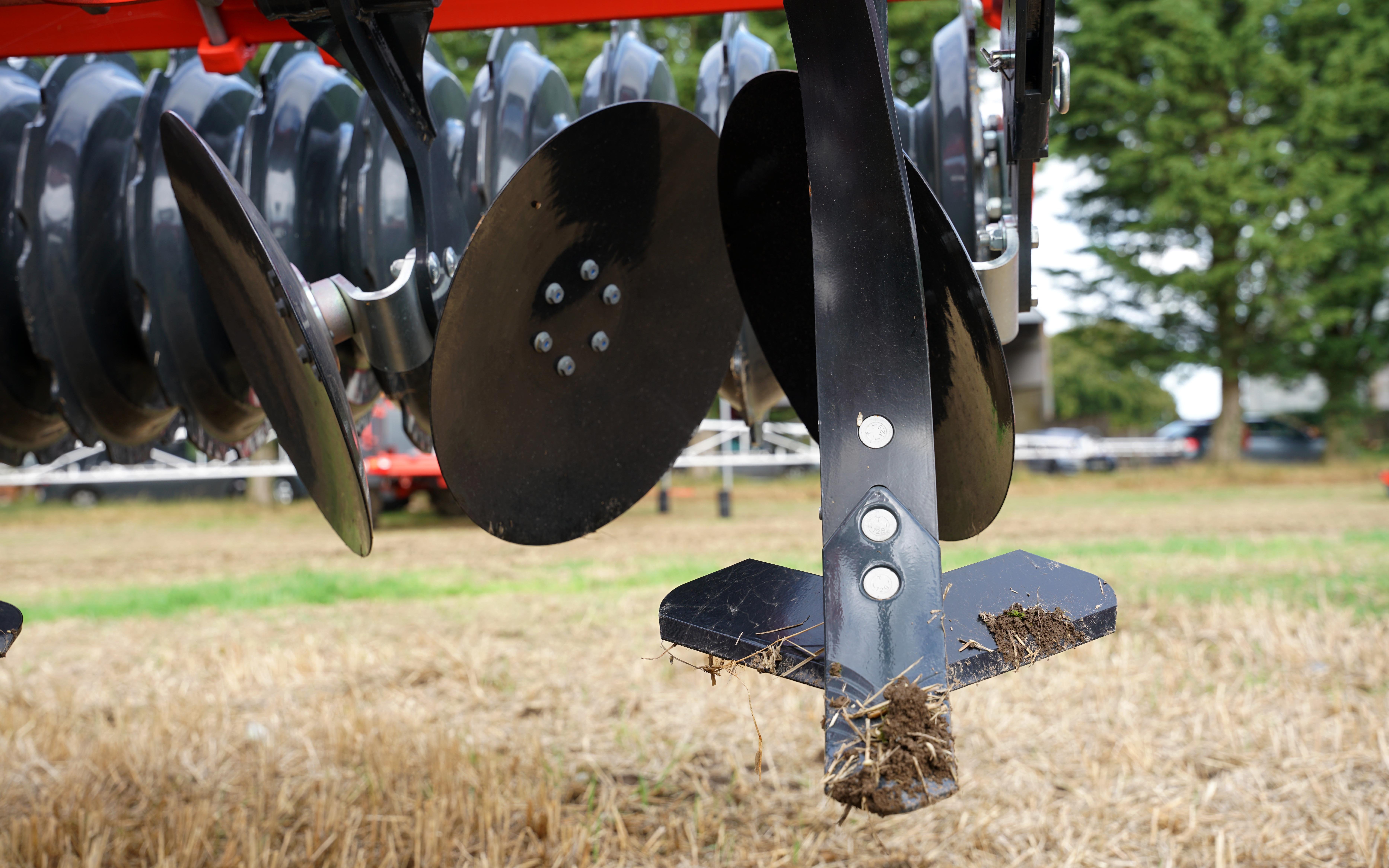 The winged tines on the Cultimer are followed by levelling discs and choice of rollers for consolidation