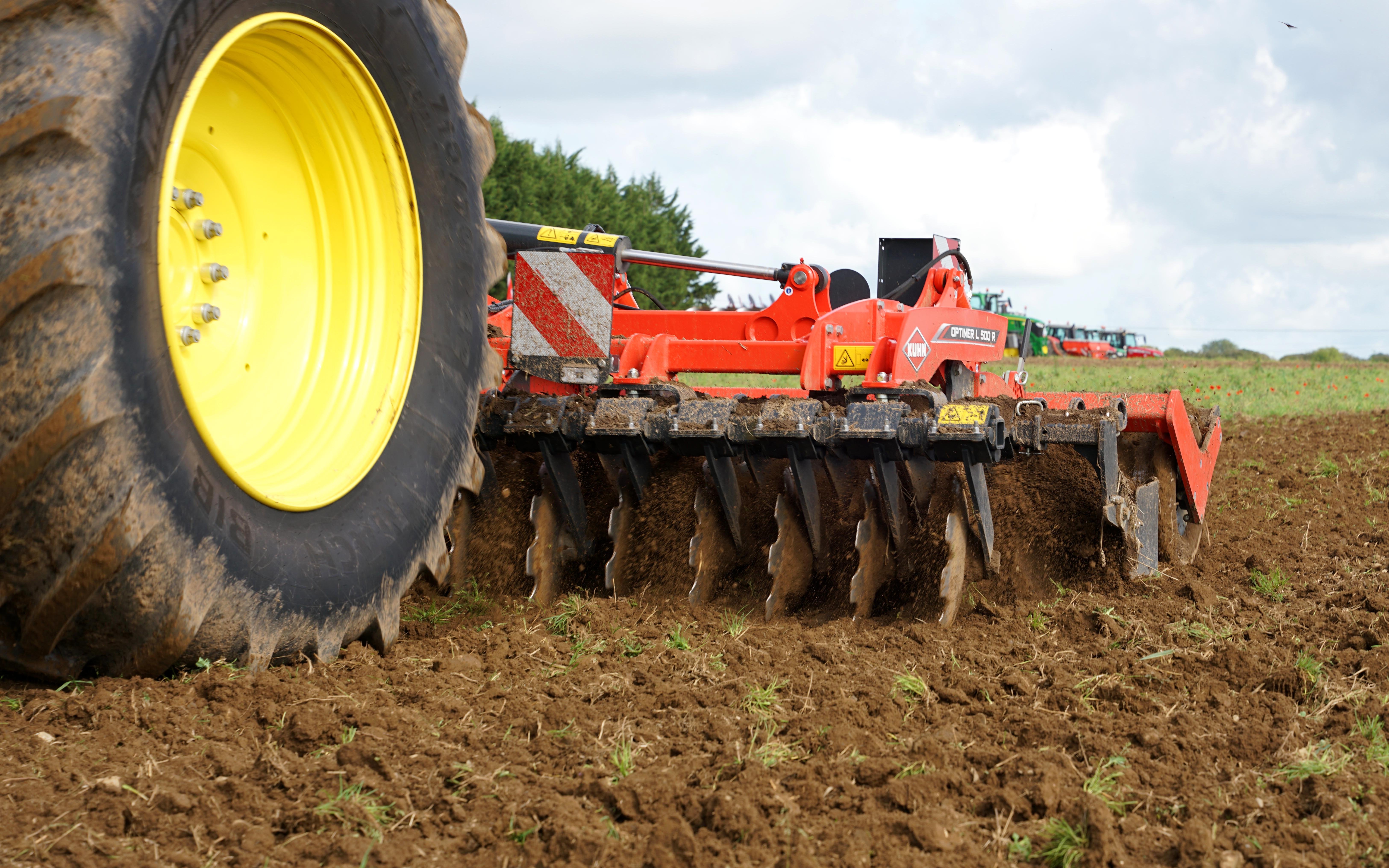 The Optimer L range of discs is designed to work in the topsoil