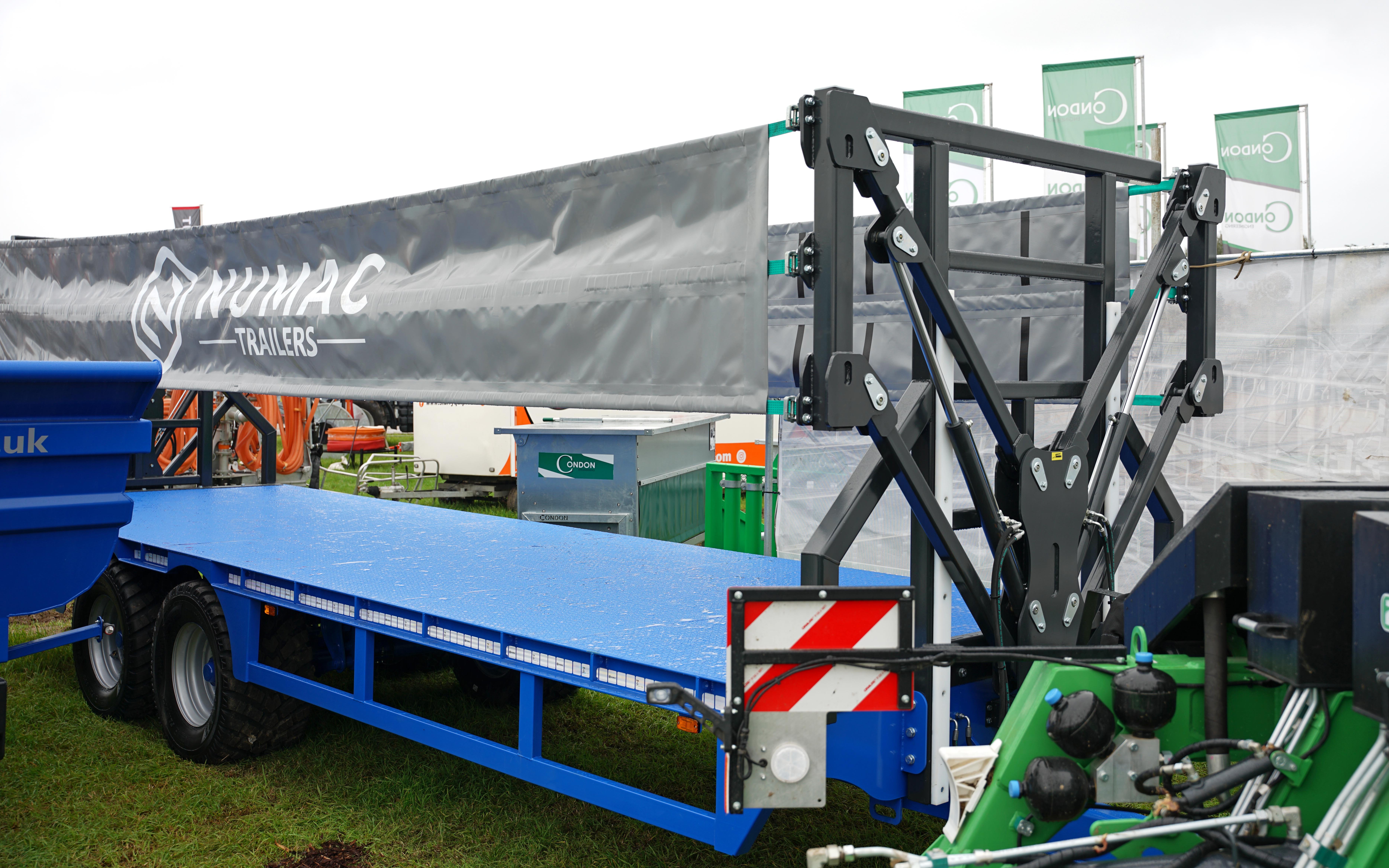 Egmont Agri were keen to use straps rather than steel to retain the top layer of bales as the tension can be adjusted