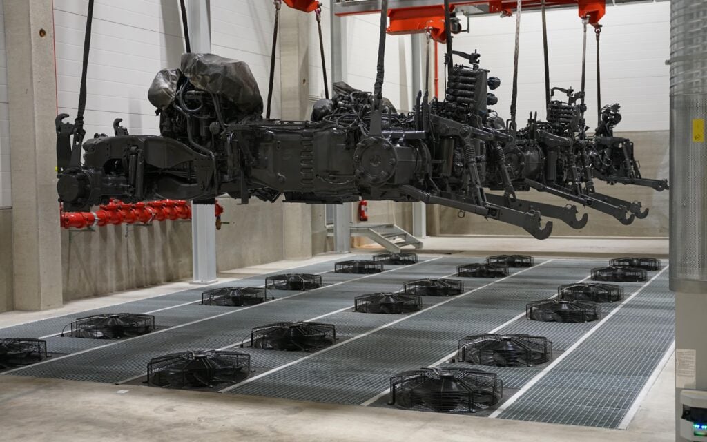 Freshly painted skid units are cooled with filtered air having emerged from the curing oven