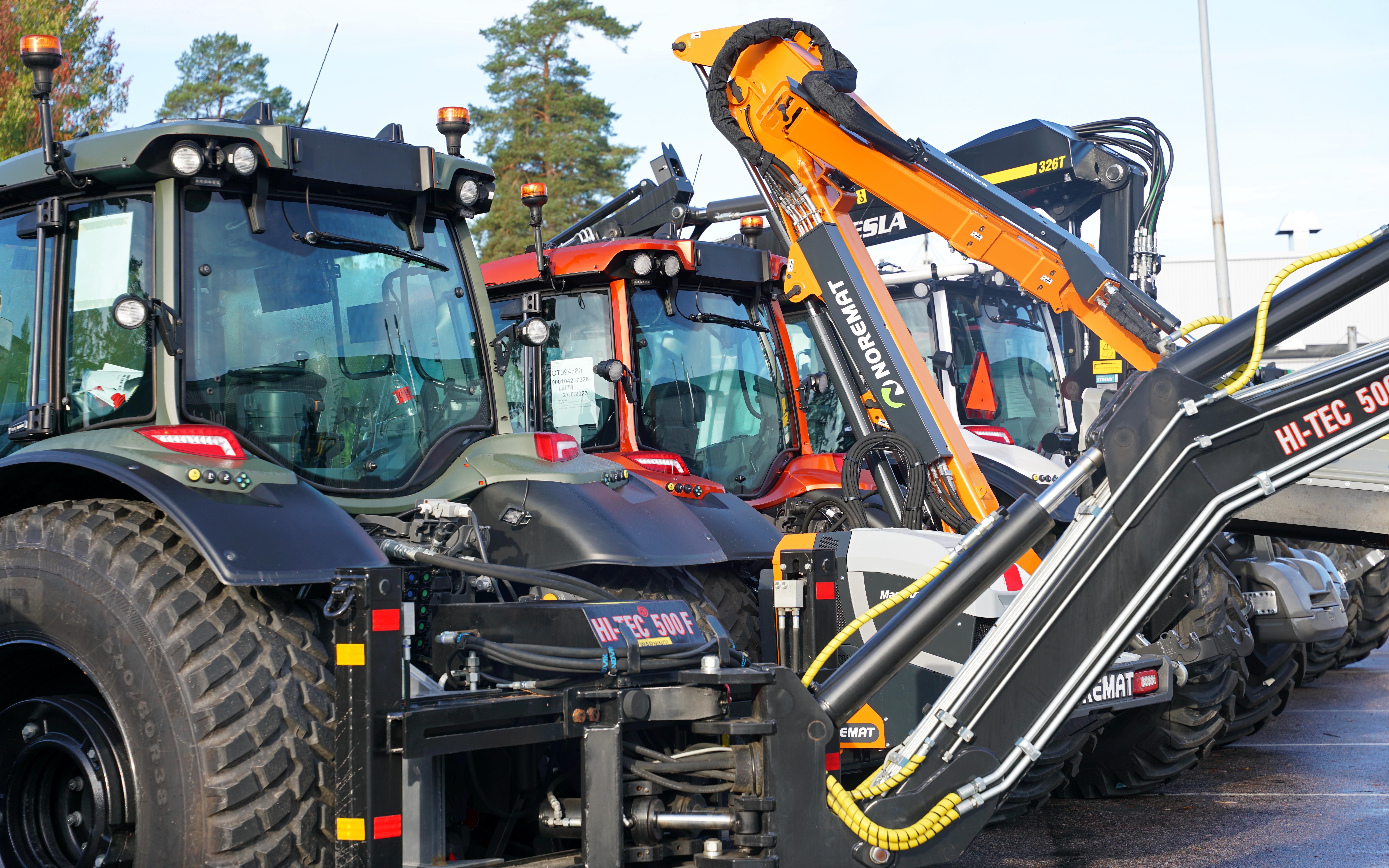 Up to 30% of the tractors from the production line pass through the Valtra Unlimited workshop where extra equipment is added as well as custom finishes