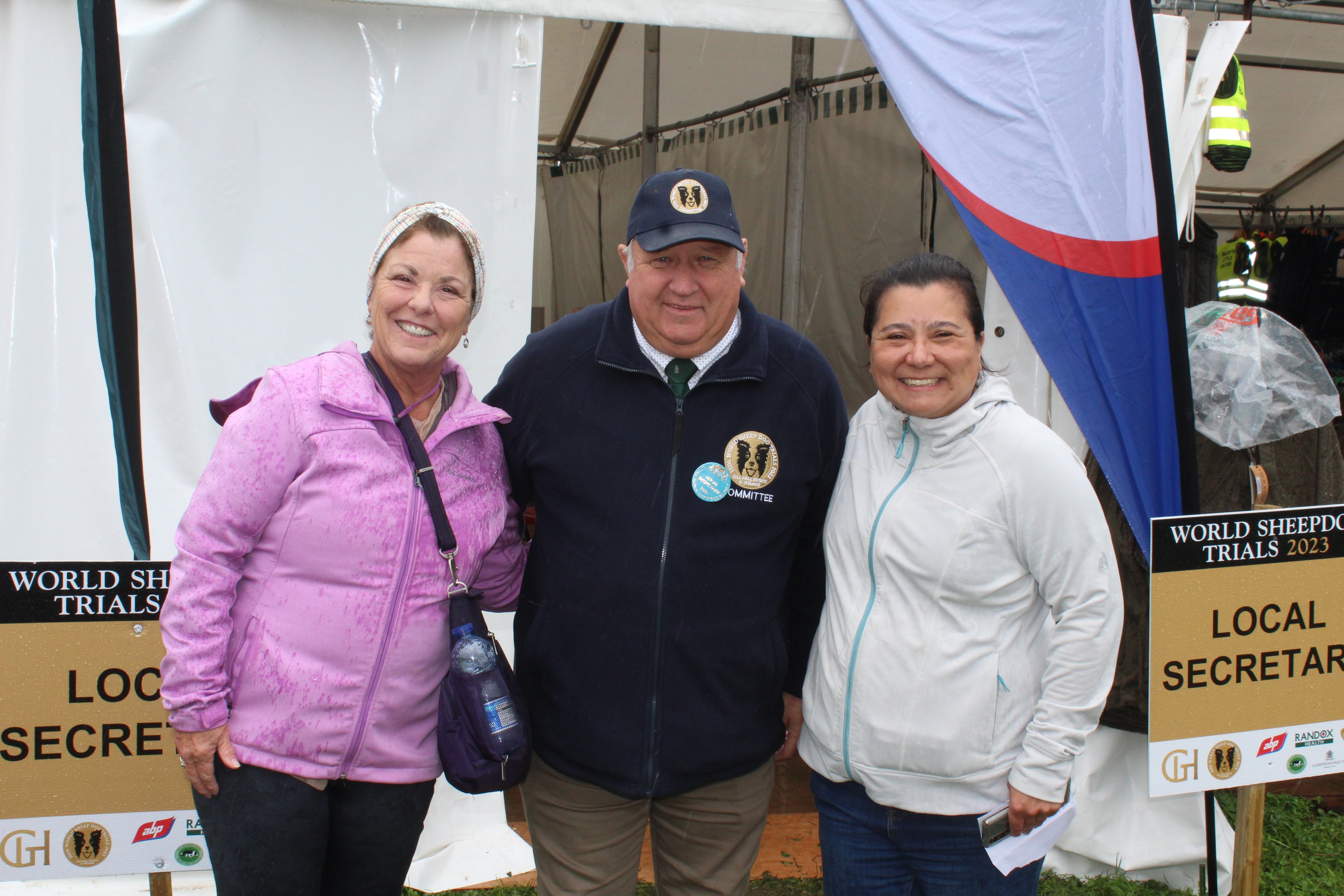 Enjoying this week's World Sheepdog Trials (l-r): Cindi Minto, Idaho; Brian Kelly, secretary of the organising committee; Jaenne Surrett, Idaho