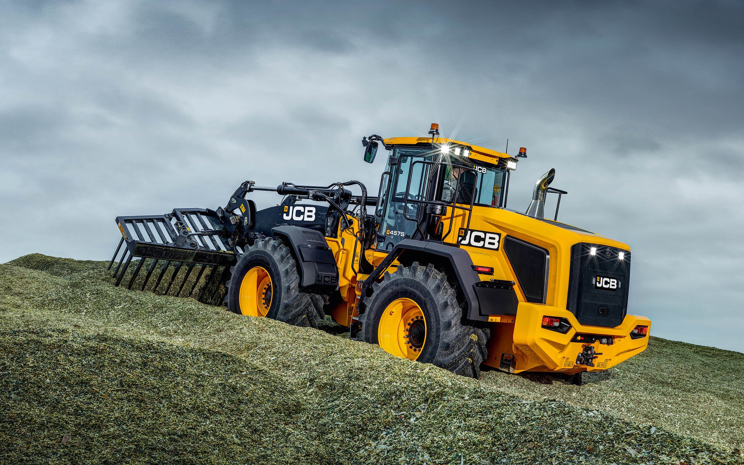 Largest of JCB's loader range is the 457S which has a 20t operating weight