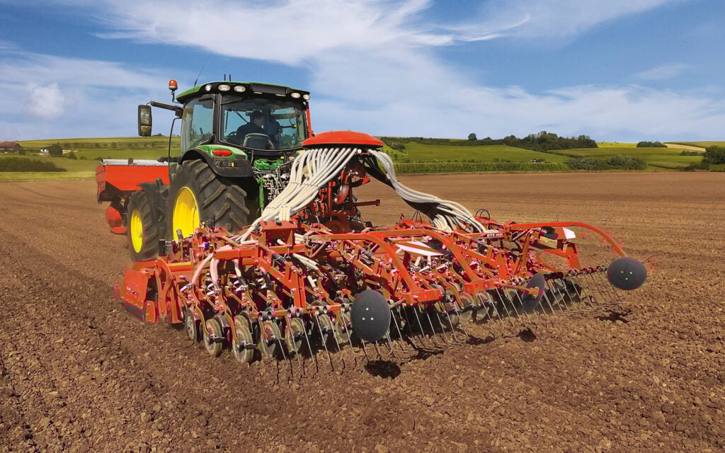 When seeding, the power harrow can be matched to the company's TF 1512 front hopper