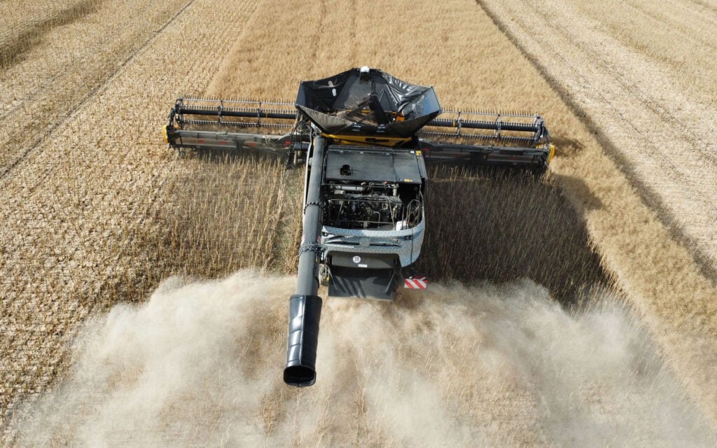 Thanks to a redesign of the internals, the wider chassis of the new combine can accommodate larger rotors