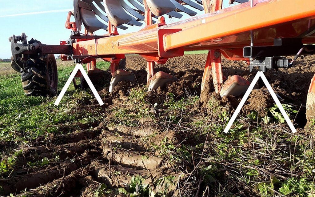 Sensors (arrowed) detect the height of the implement at each of its ends and adjust the length of the top link to ensure it stays parallel to the ground