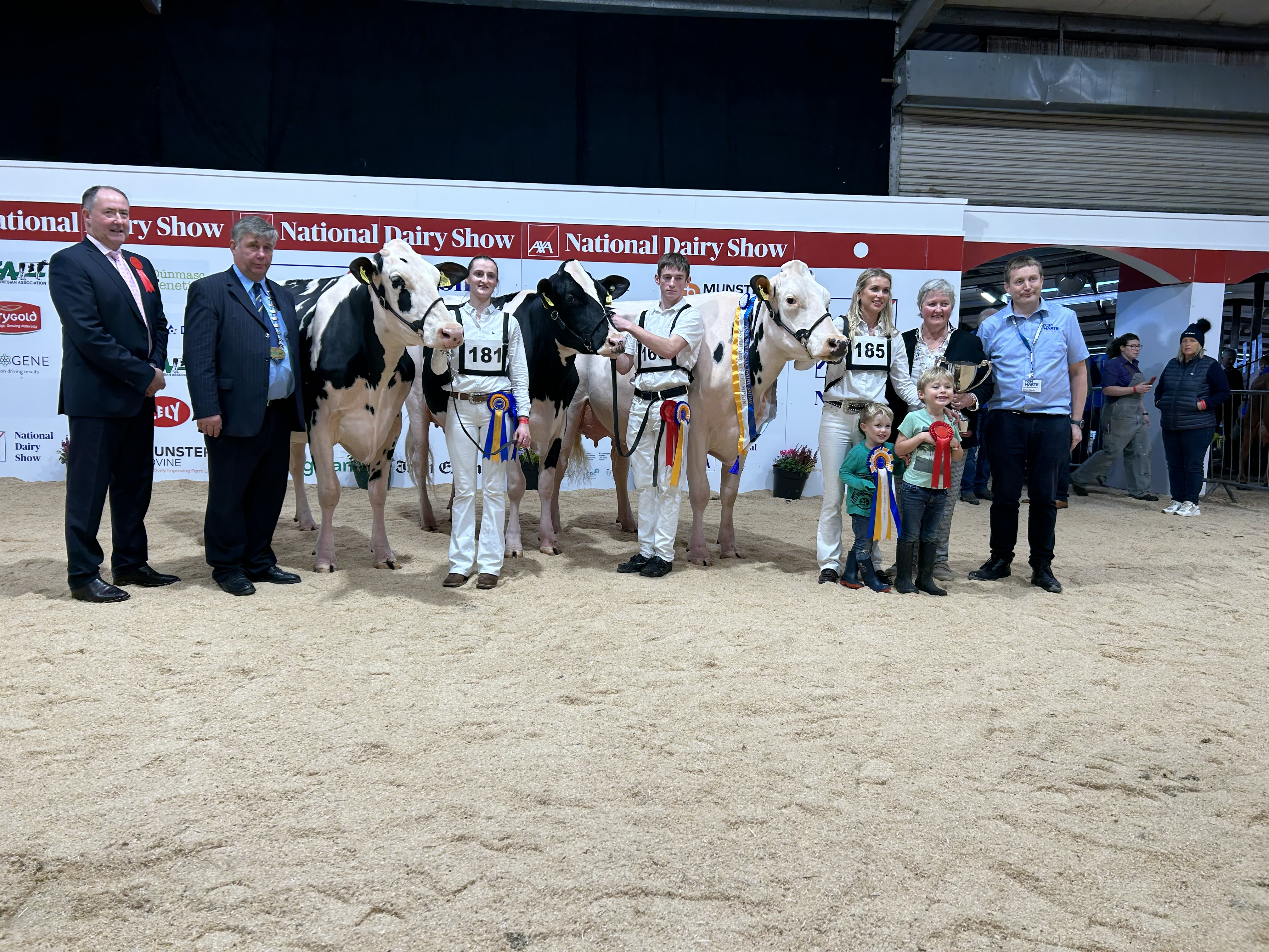Judge Ashley Fleming, Richard Hamilton IHFA president, Andrea Rafferty with Hallow Denver Twizzle, Manus Murphy with Cherryblossom Unix Sue Imp, Izzy Jones with Jones Lambda Twizzle, Ted and Rory Jones, Ursula Forrest President of Cork Club and Brian Harte from Tom Harte Farm Services