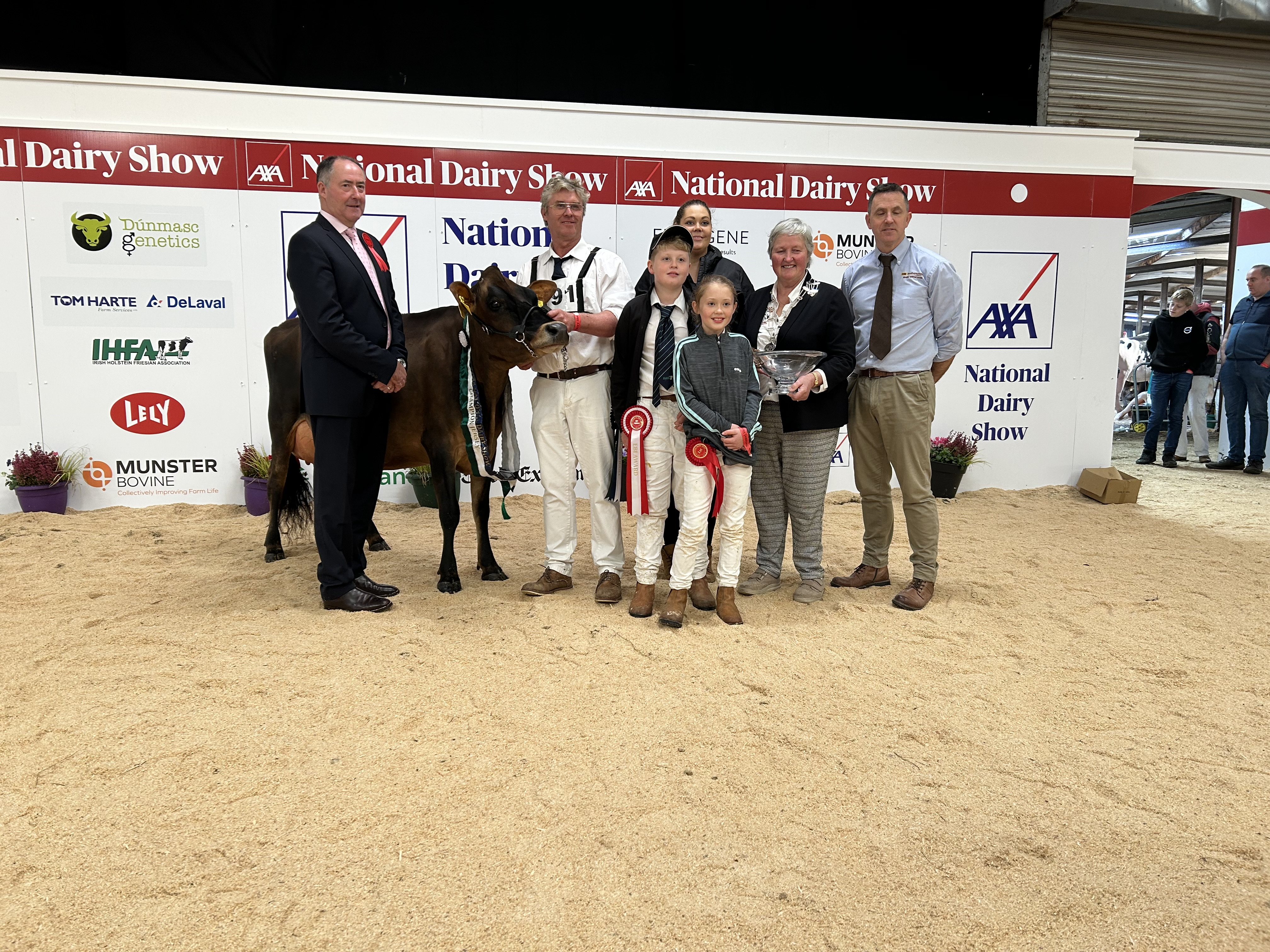 Judge Ashley Fleming, Eamonn McLoughney with Cloonboygher Gilly, Cathal, Anna and Helen McLoughney, Ursula Forrest President of Cork Club and Micheal O'Donovan