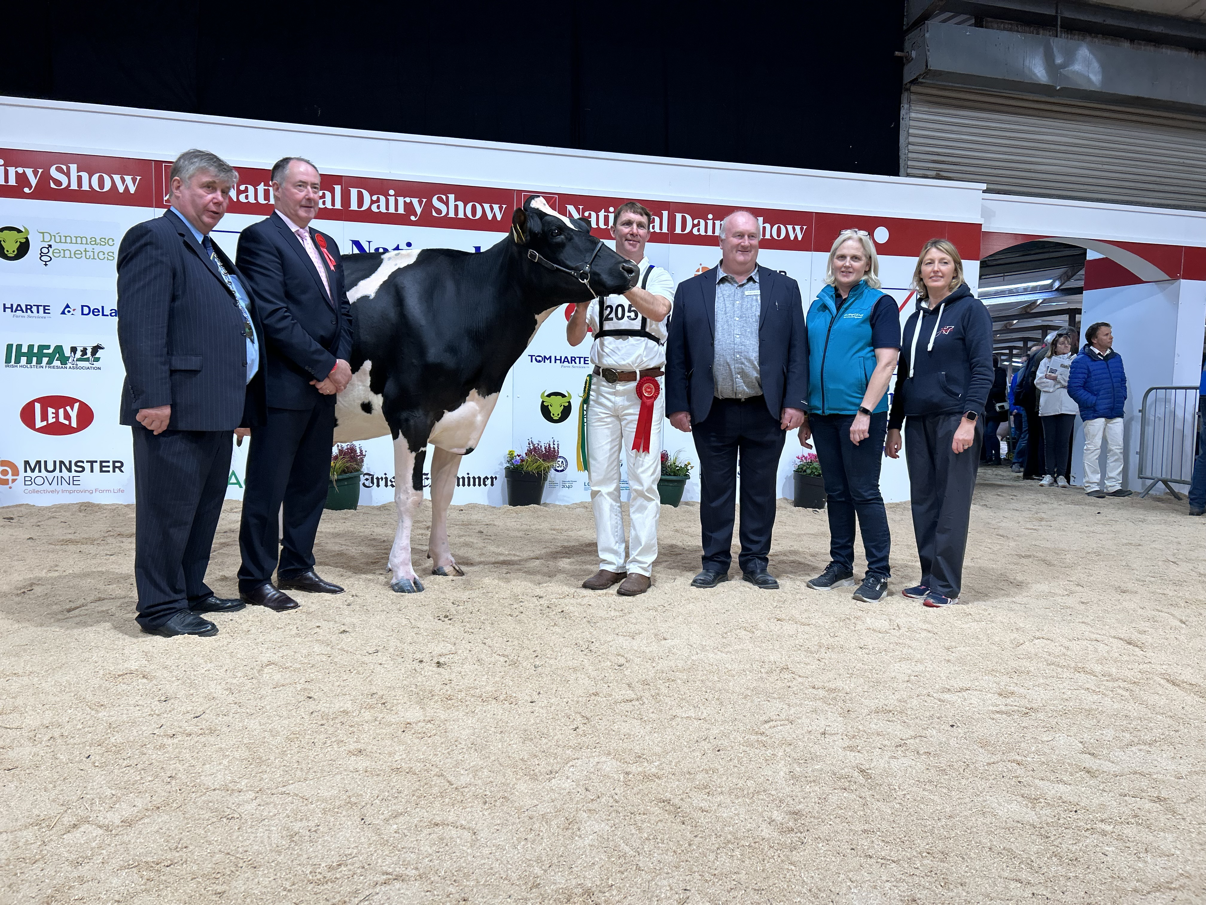 Richard Hamilton IHFA president,  judge Ashley Fleming, Philip Jones with Hallow Diamondback Twizzle 3, Eamon Coleman Eurogene, Mary Duggan Eurogene, Linda Jones