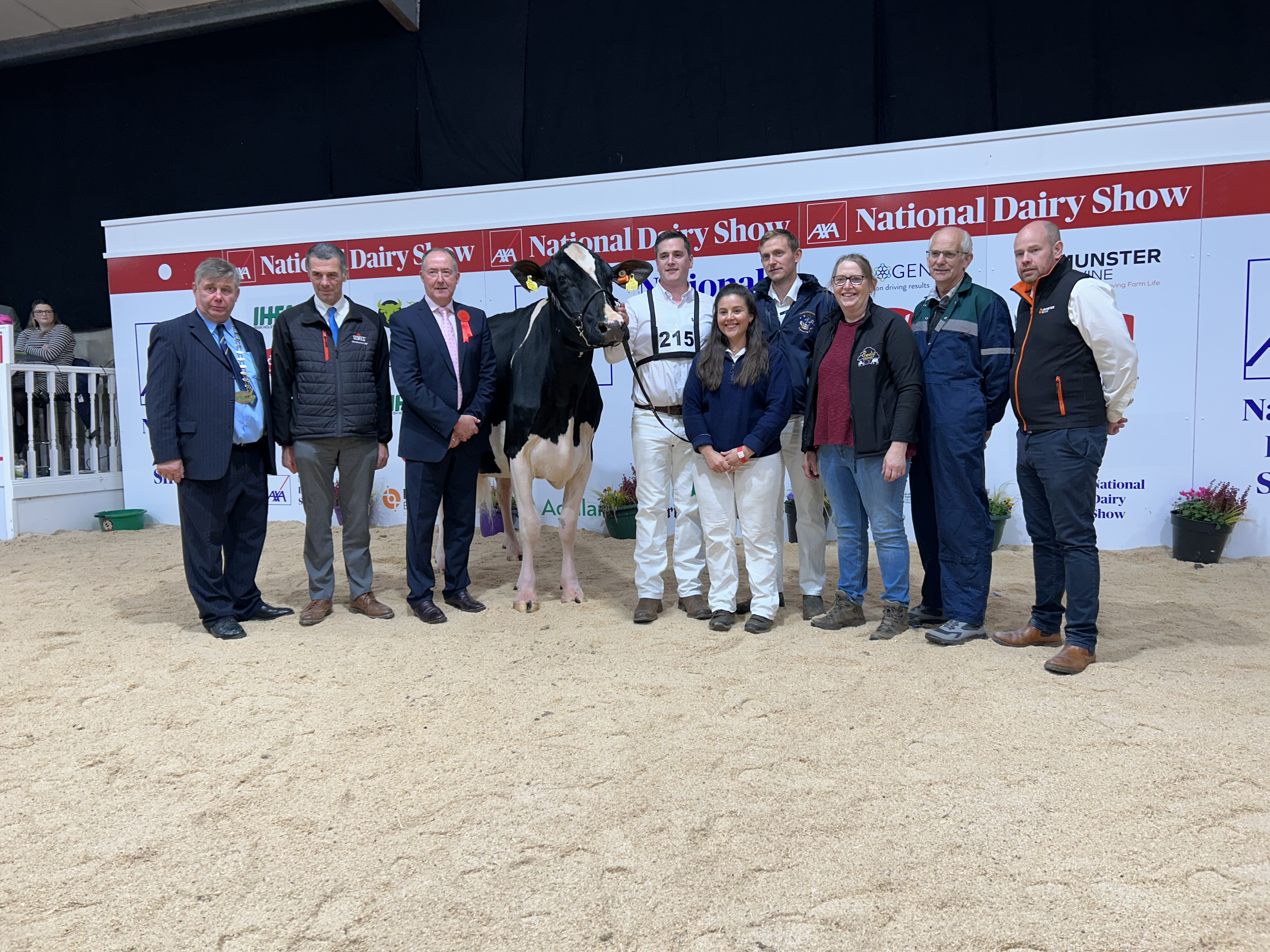 Richard Hamilton IHFA president, Michael Dennisonn from Semex, judge Ashley Fleming, Brendan Greenan with Eedy Doorman Fame, Laura, Jason, Silvia, Robert Helen and John Tobin from Munster