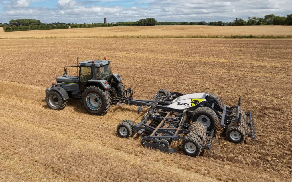 Working depth is maintained by a combination of wheels and rollers on the Methys HDS