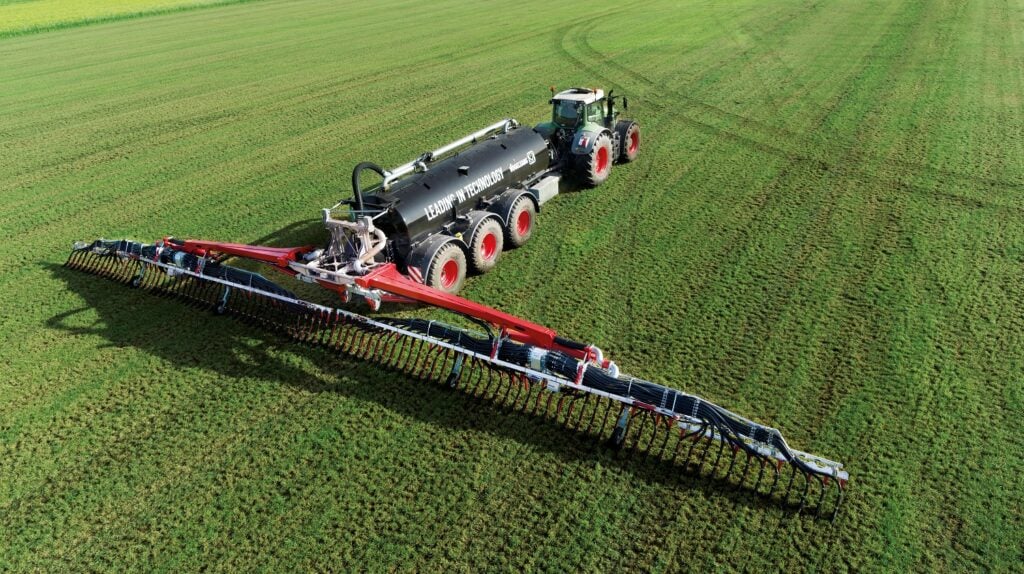 At the Agritechnica, Vogelsang will debut the 30m BlackBird trailing shoe (here still in a working width of 24m)