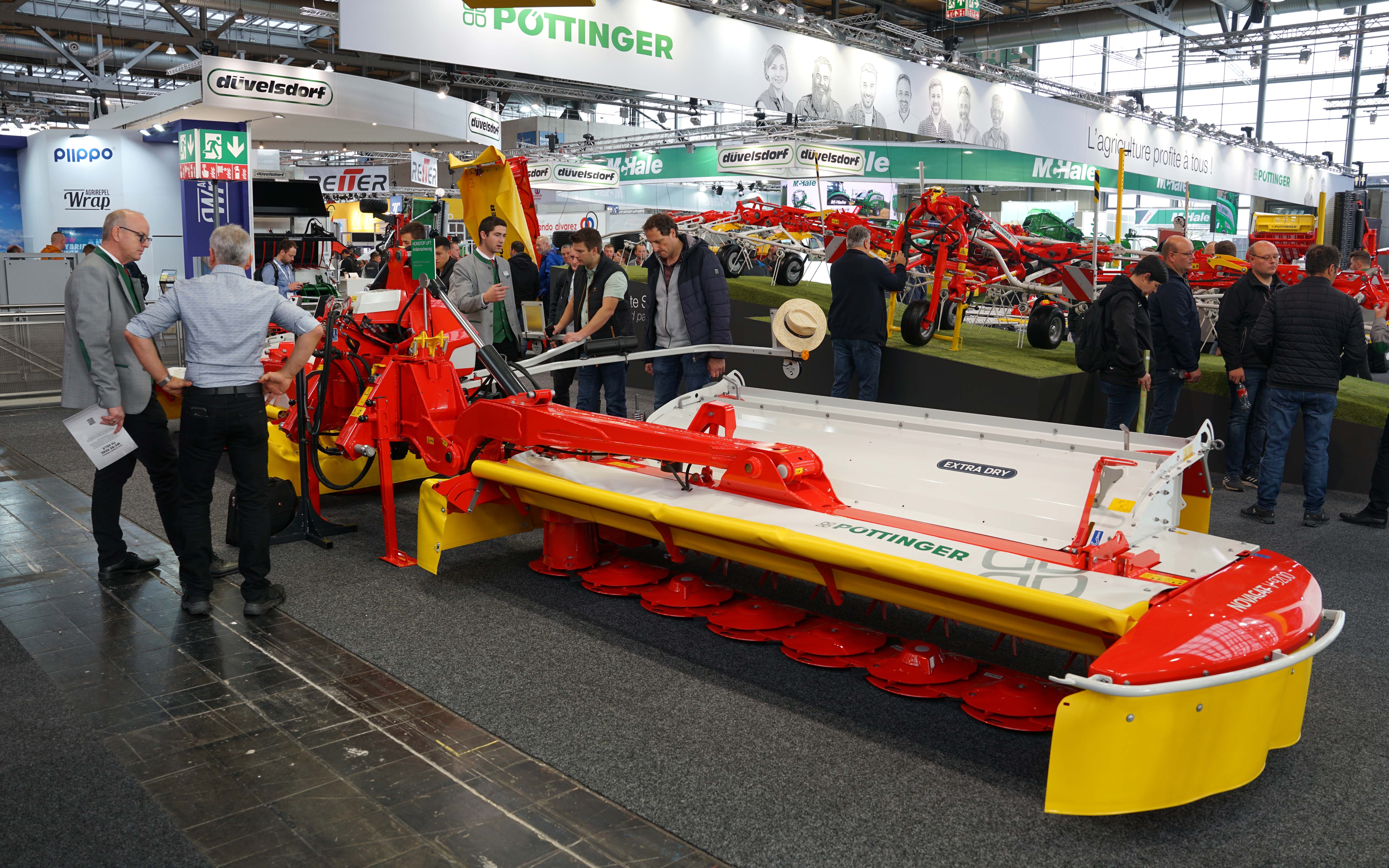 The industry refers to lightweight mowers, such as the new V9200 from Pottinger, as compacts, to match the power dense tractors they are designed to work with