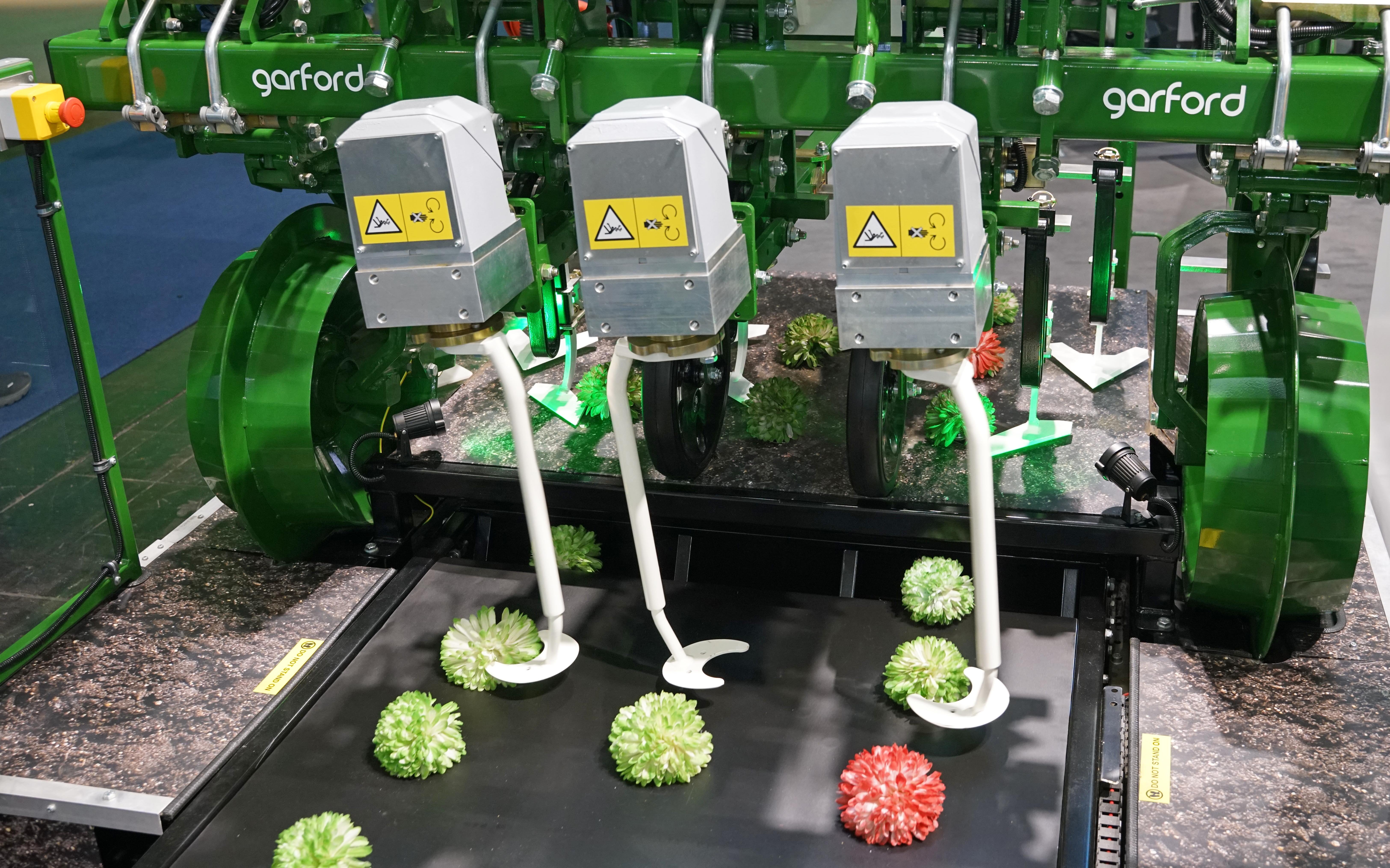 Garford has enjoyed great success with its intra-row cultivator that removes weeds from all the way around a crop plant